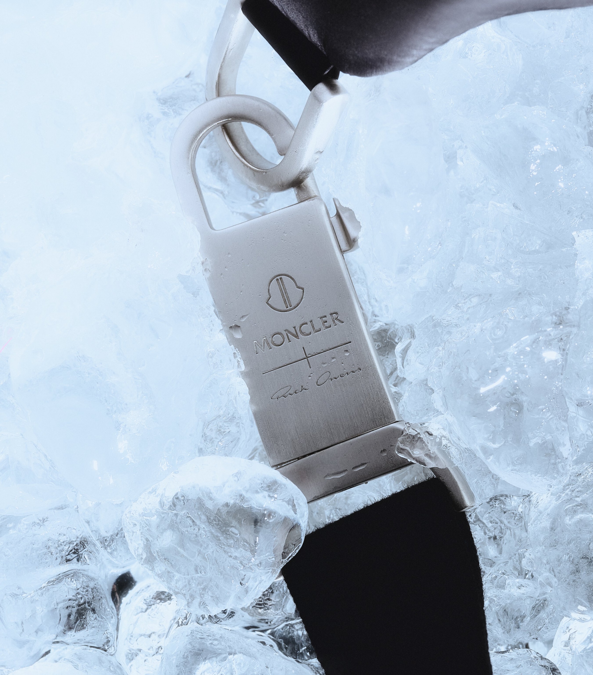 x Moncler Down Marsupio Belt Bag 999 - BLACK Image 3