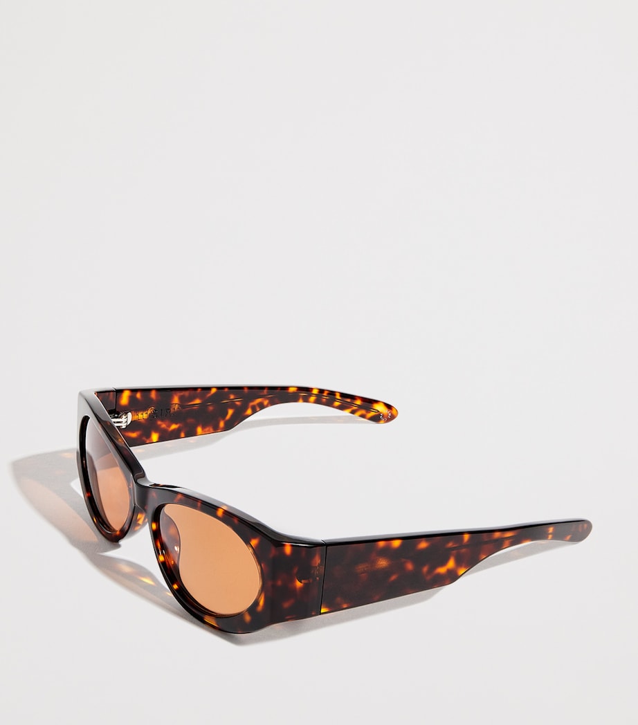 SIR. The Classic Sunglasses Tortoiseshell Image 2