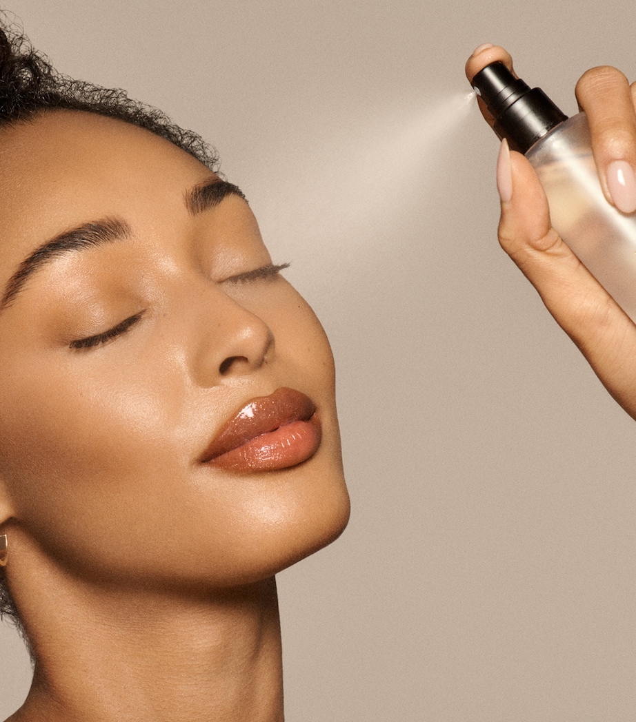 Invisiveil Setting Spray (100ml) NO COLOUR Image 3