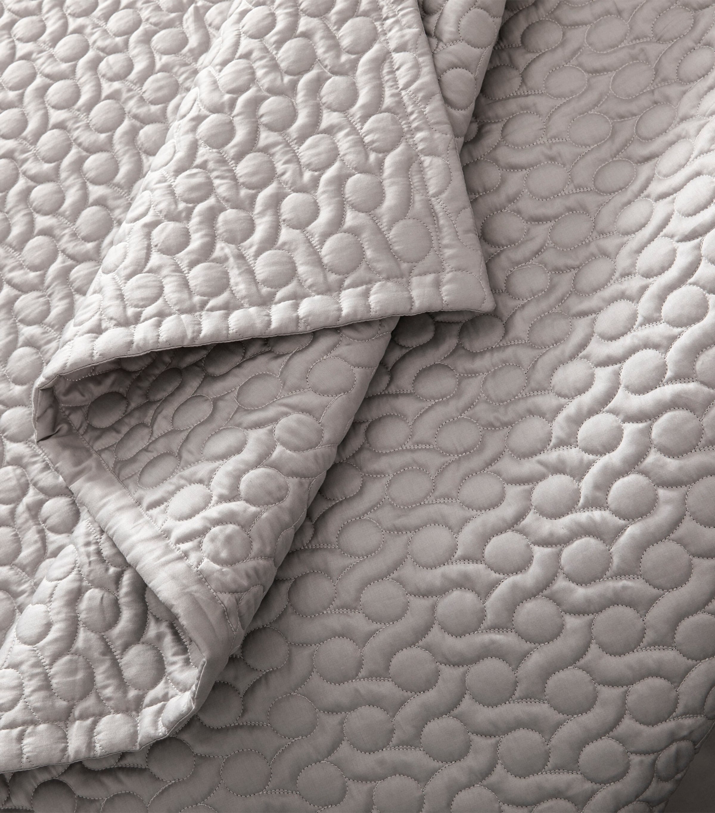 Quilted Poesie King Bedspread (260cm x 240cm) SILVER Image 3