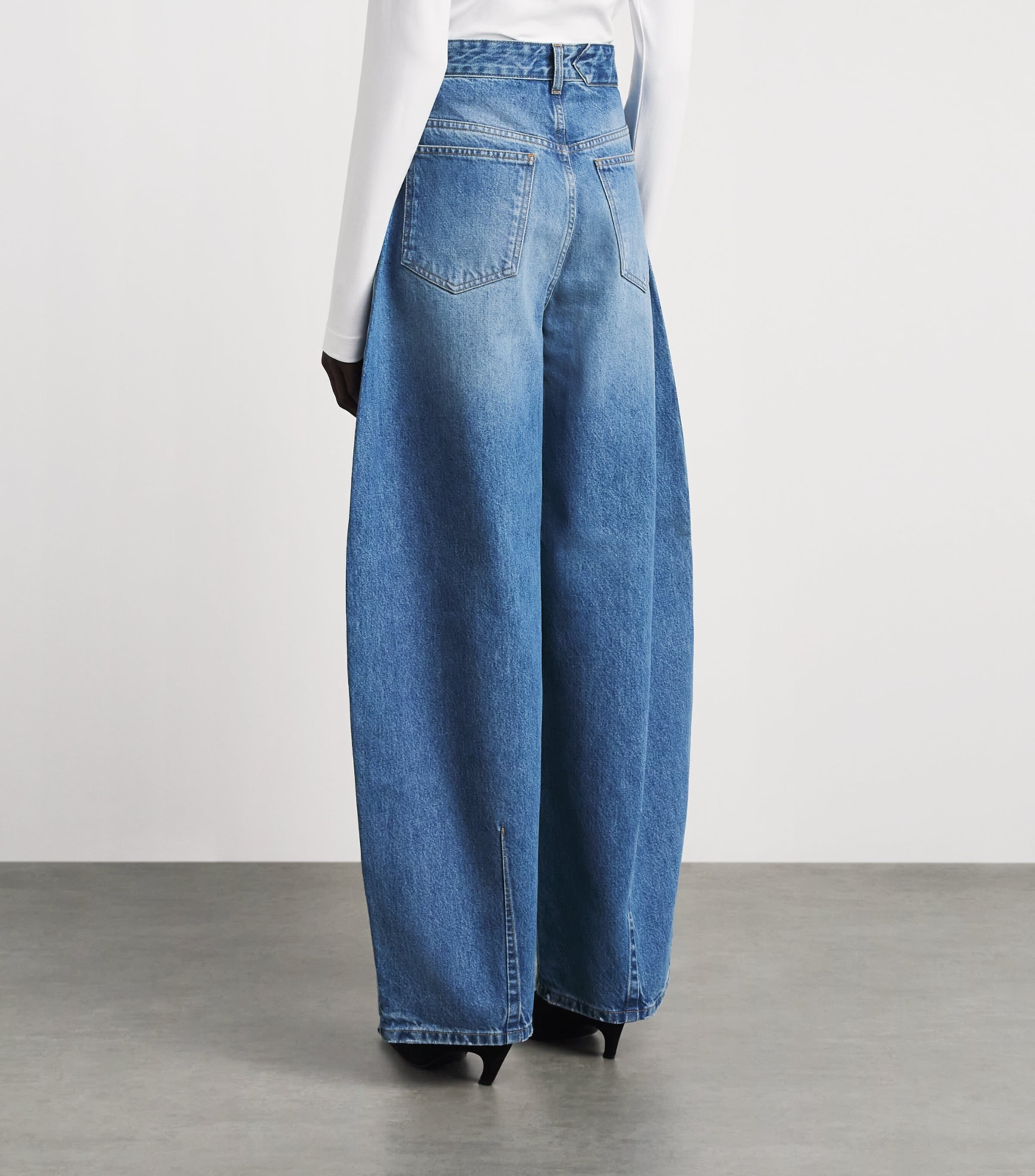 Jacquemus Womens Pleated Barrel Jeans Blue/tabac Image 5