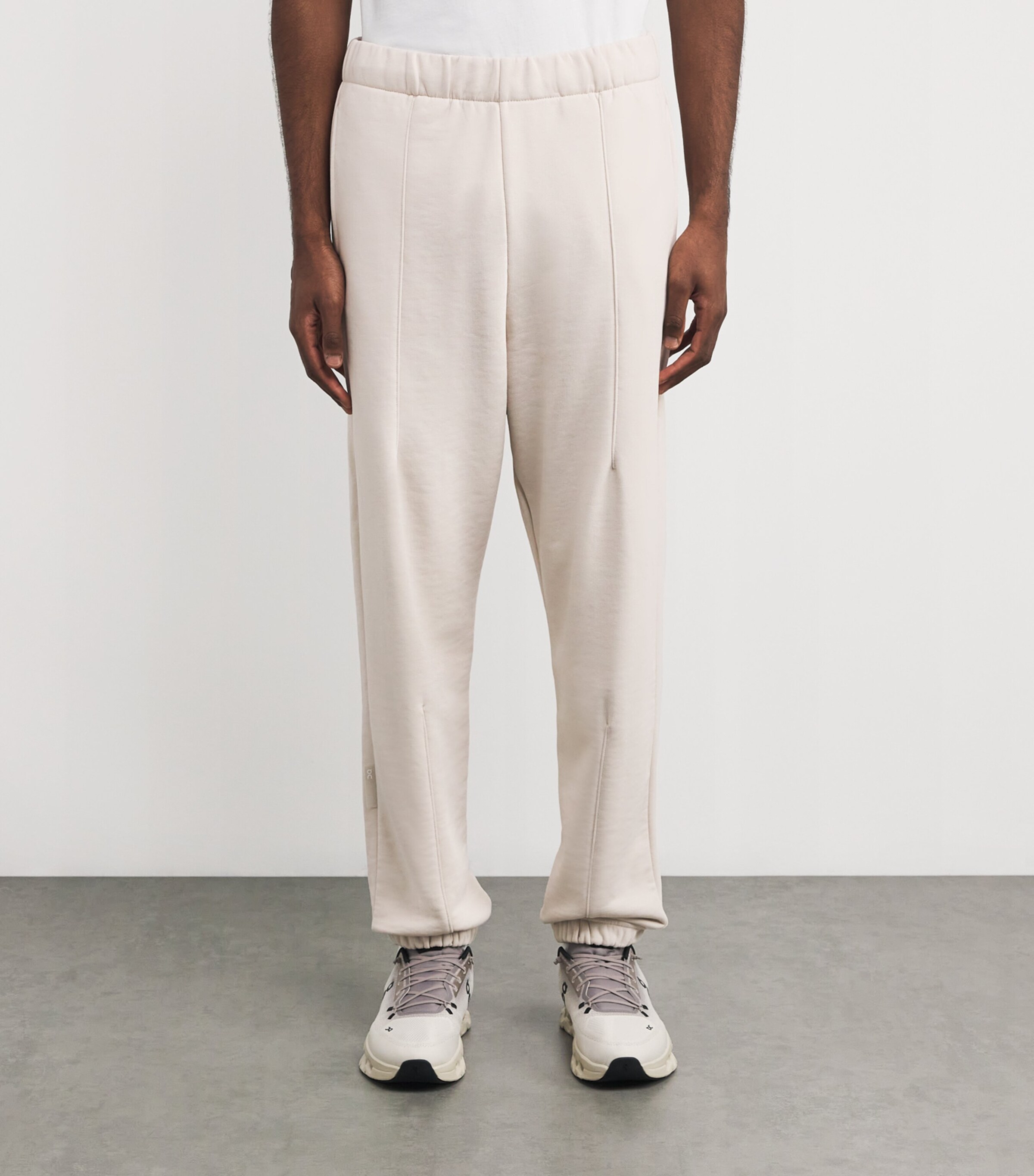 On Mens Organic Cotton-Blend Club Sweatpants Silver Image 3