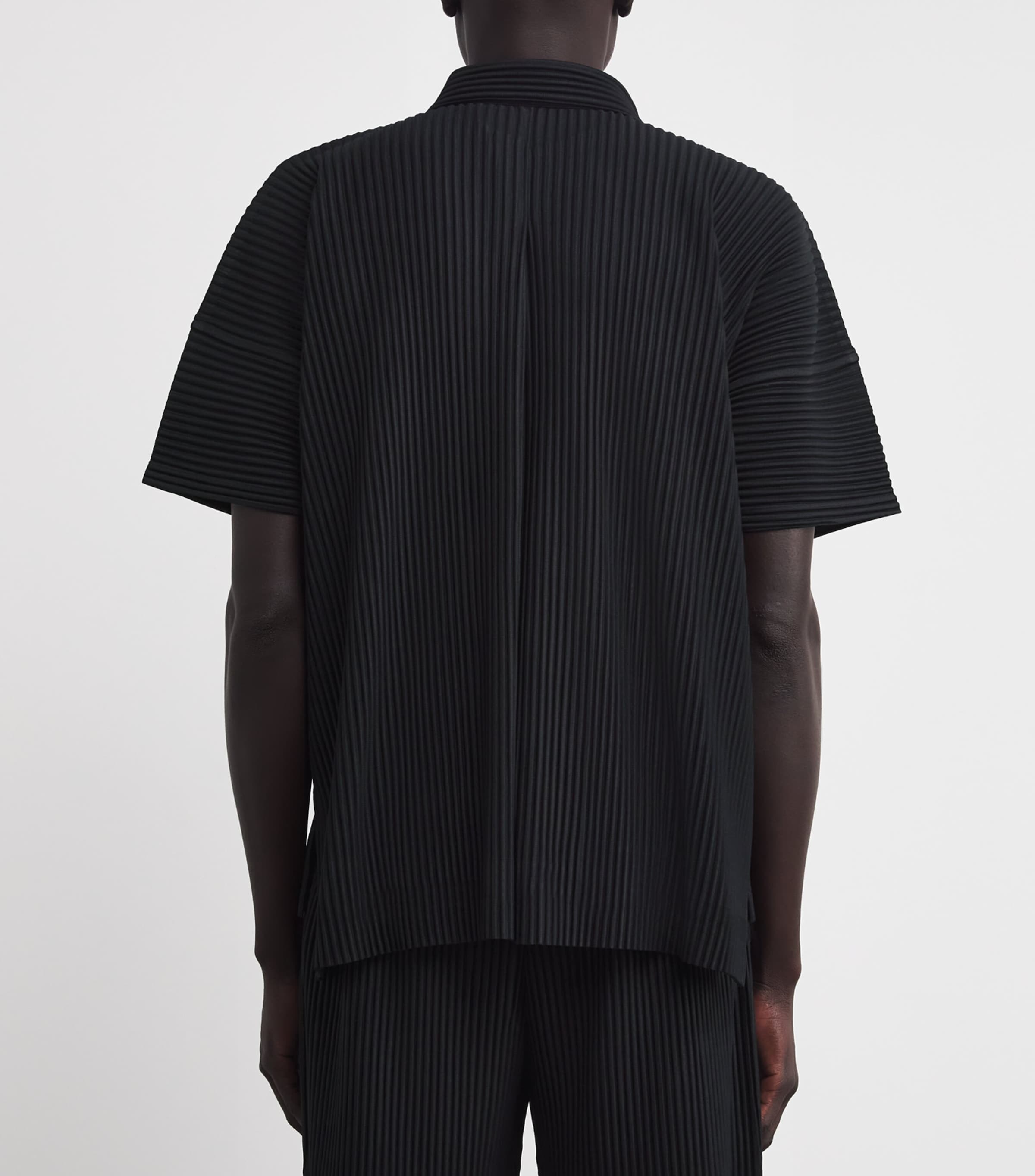 Homme Plissé Issey Miyake Mens Pleated Short-Sleeve Shirt Black Image 4
