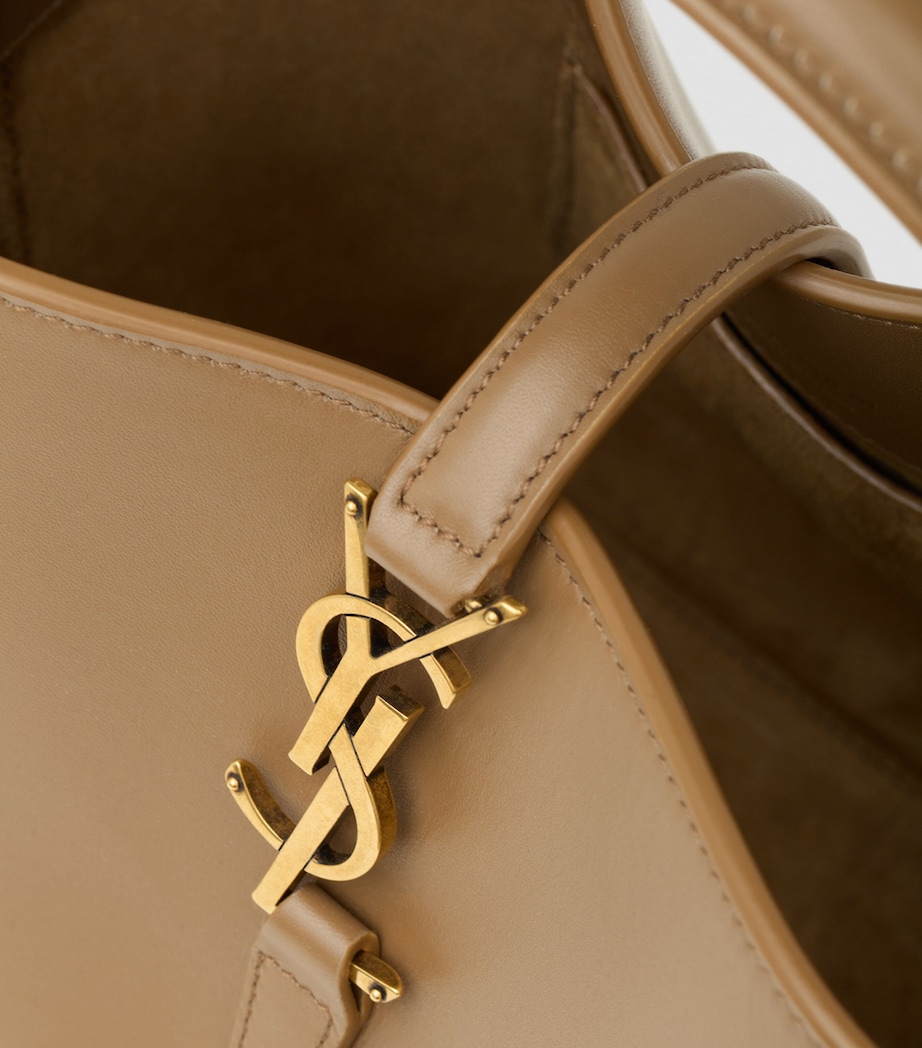 Small Le 37 Bucket Bag 2760 Image 6