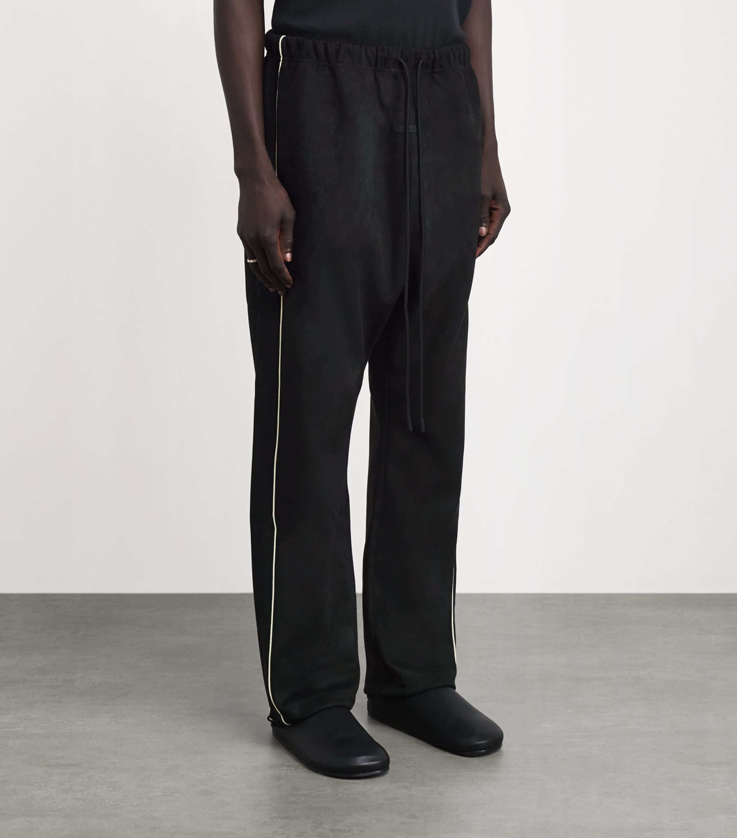 FEAR OF GOD ESSENTIALS Mens Faux Suede Relaxed Sweatpants Vintage Black Image 4