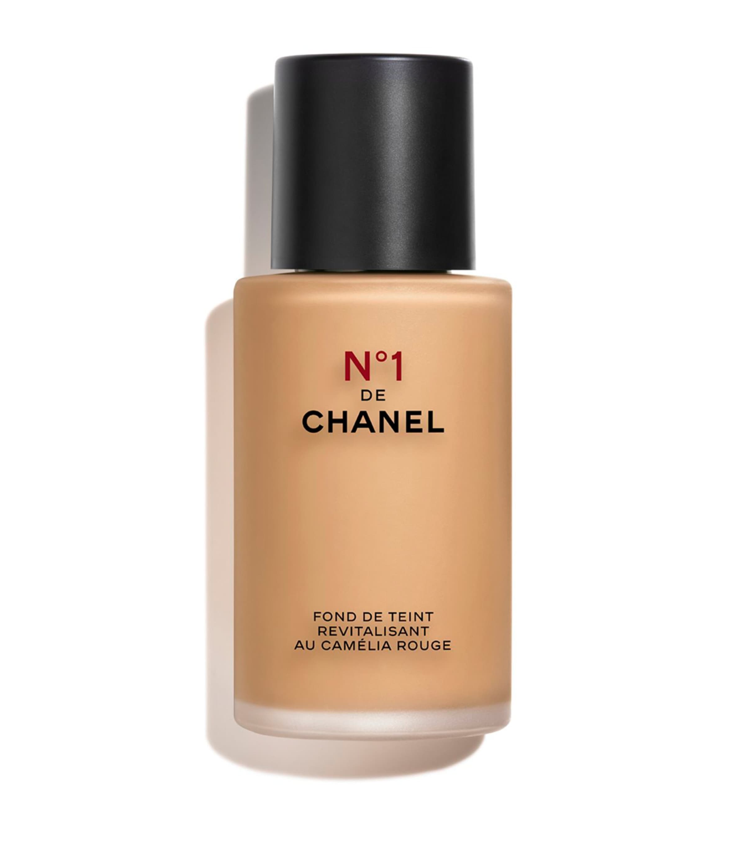 Shop Chanel N°1 De  Revitalizing Foundation