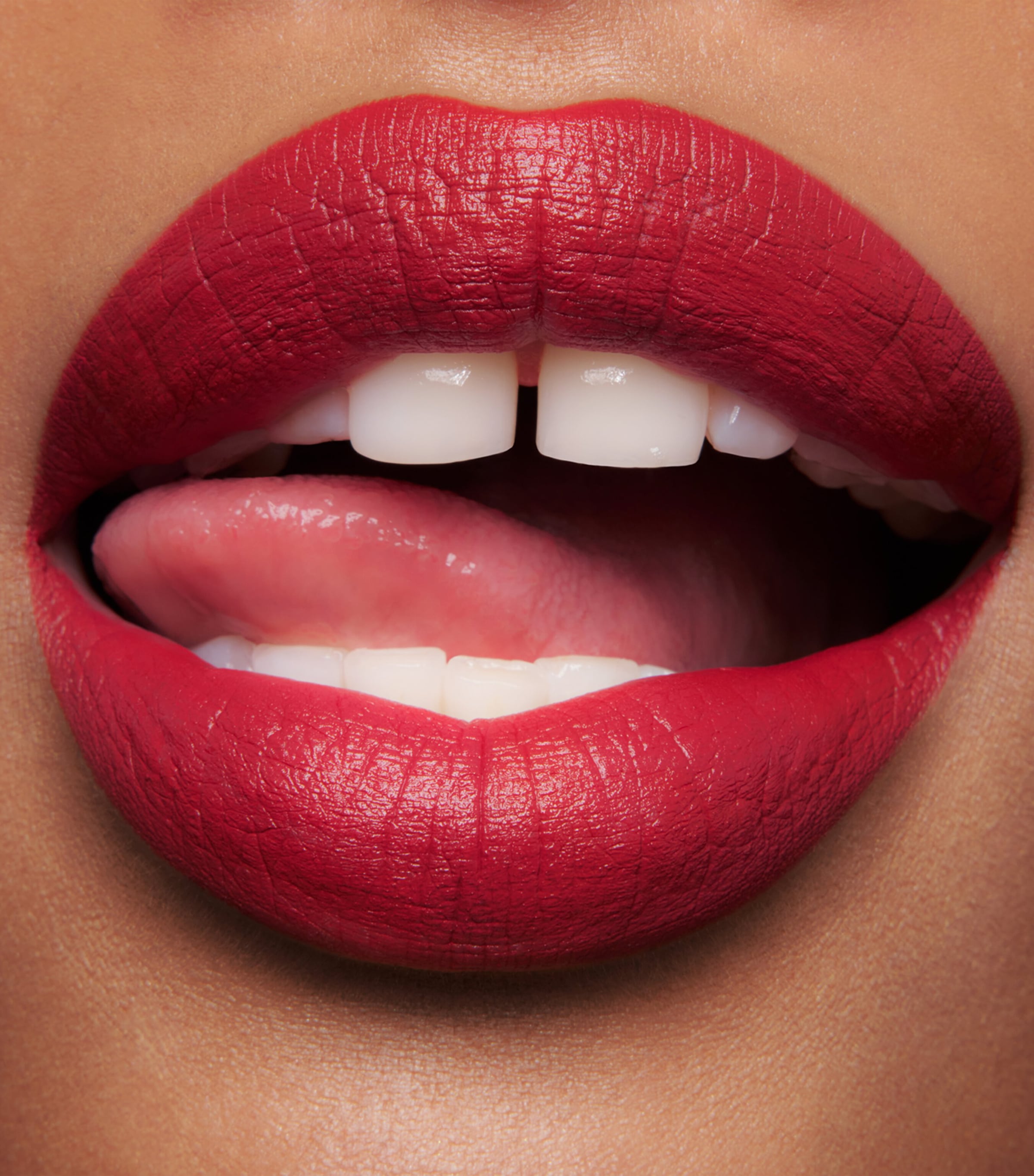Charlotte Tilbury Hollywood Beauty Icon Matte Revolution Lipstick Pizzazz Image 4