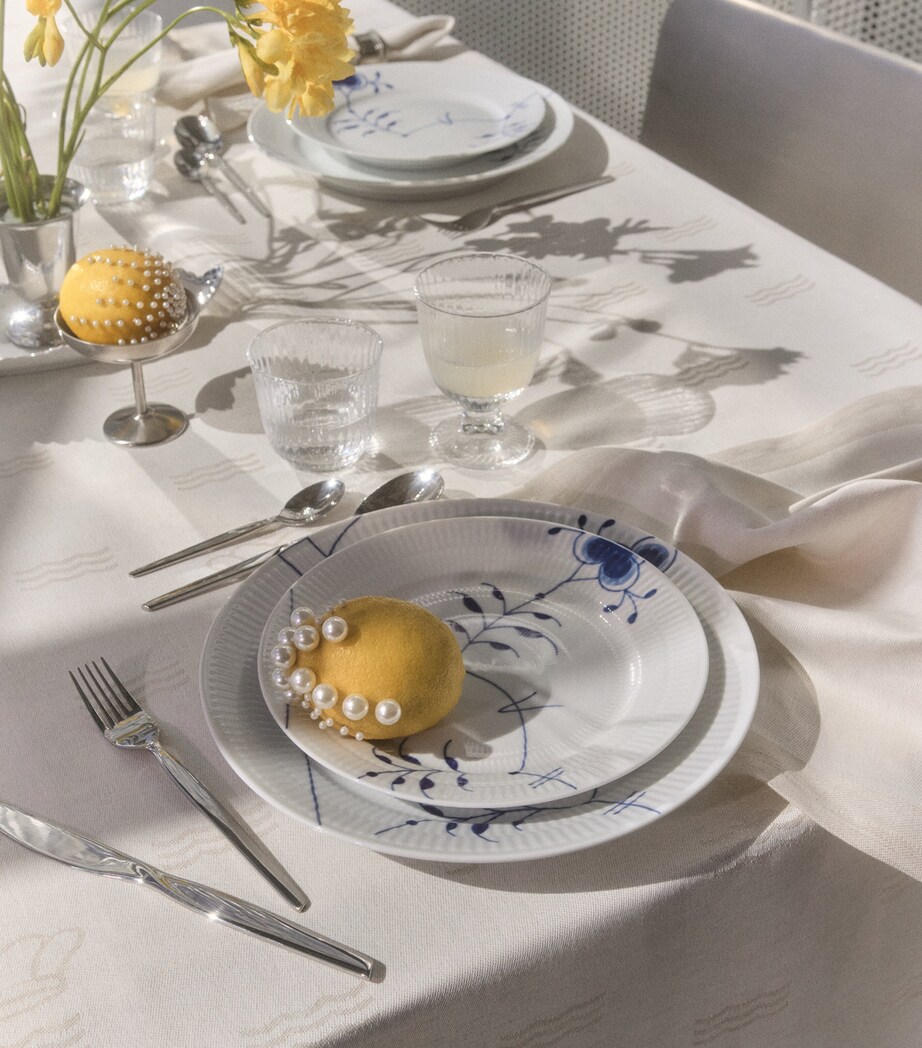 Jacquard Waves Tablecloth (145cm x 320cm) WHITE Image 4