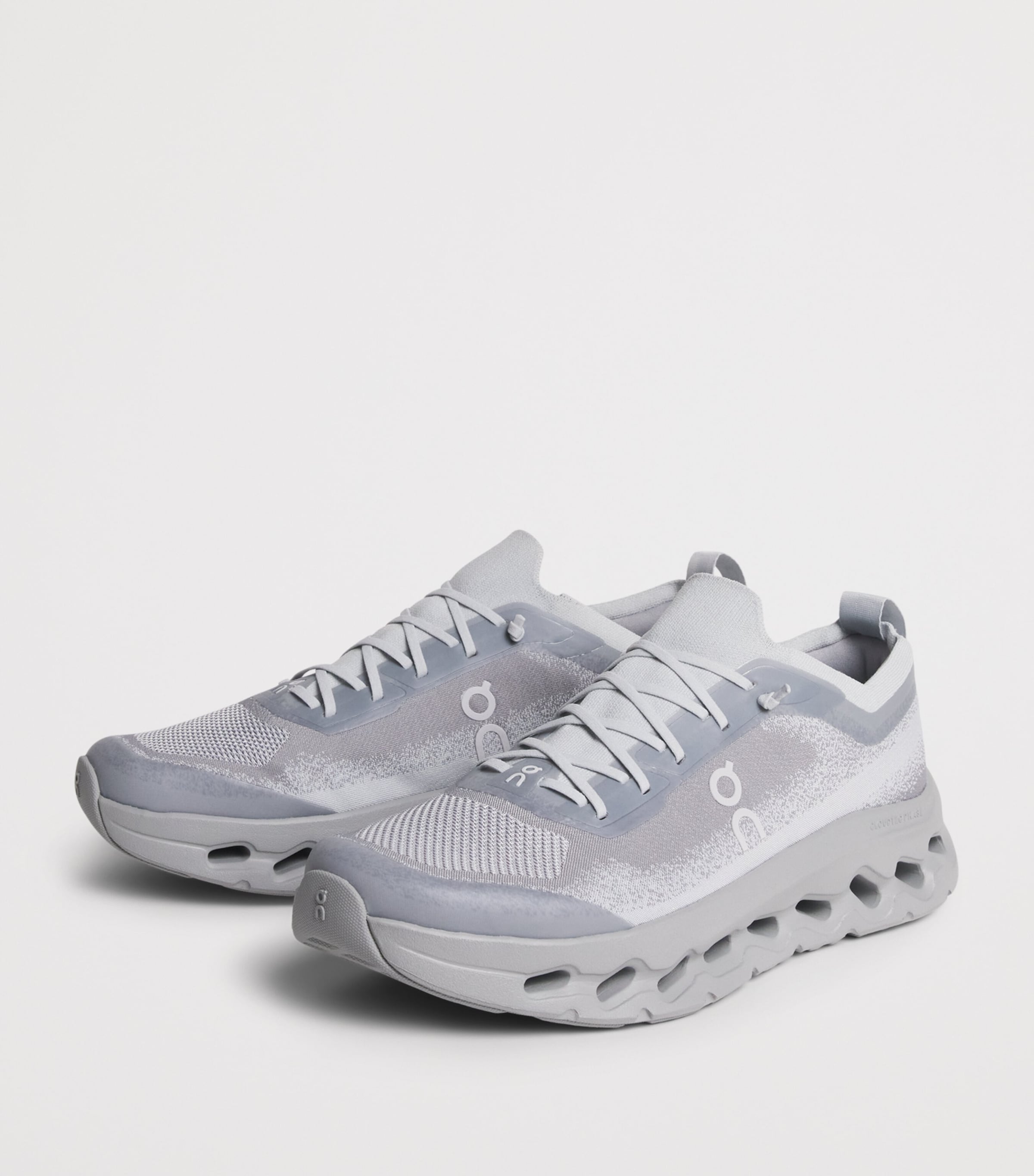 On Mens Cloudtilt Trainers Glacier | Alloy Image 3