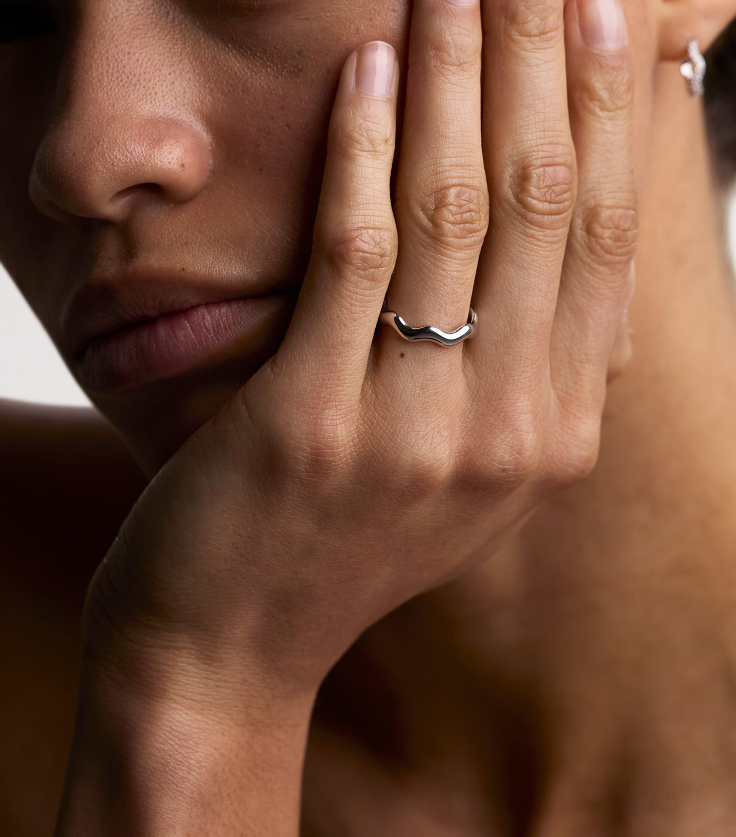 Astrid & Miyu Rhodium-Plated Sterling Silver Ripple Ring Silver Image 2
