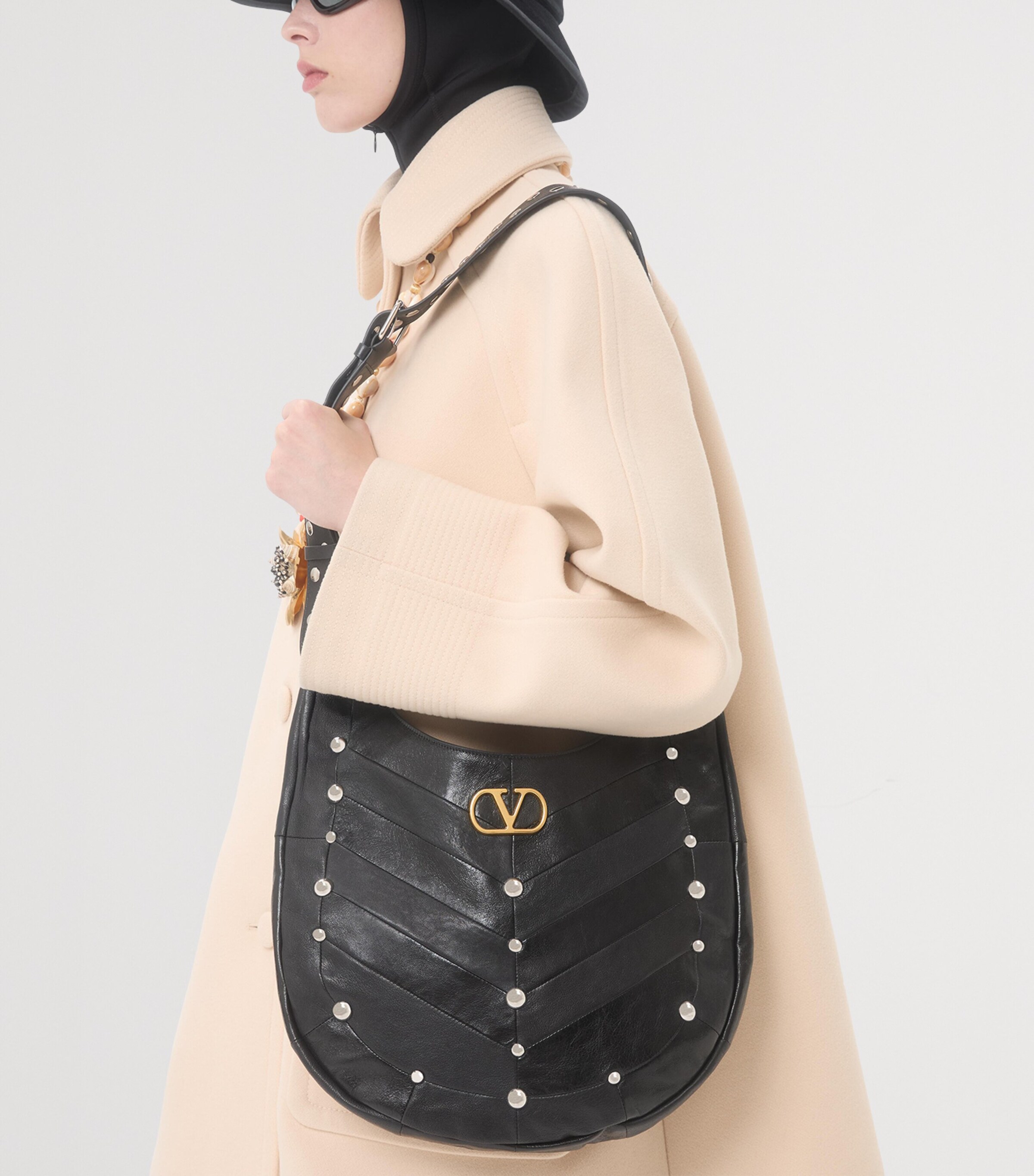 Valentino Garavani Womens Medium Leather Hoboho Shoulder Bag Image 2