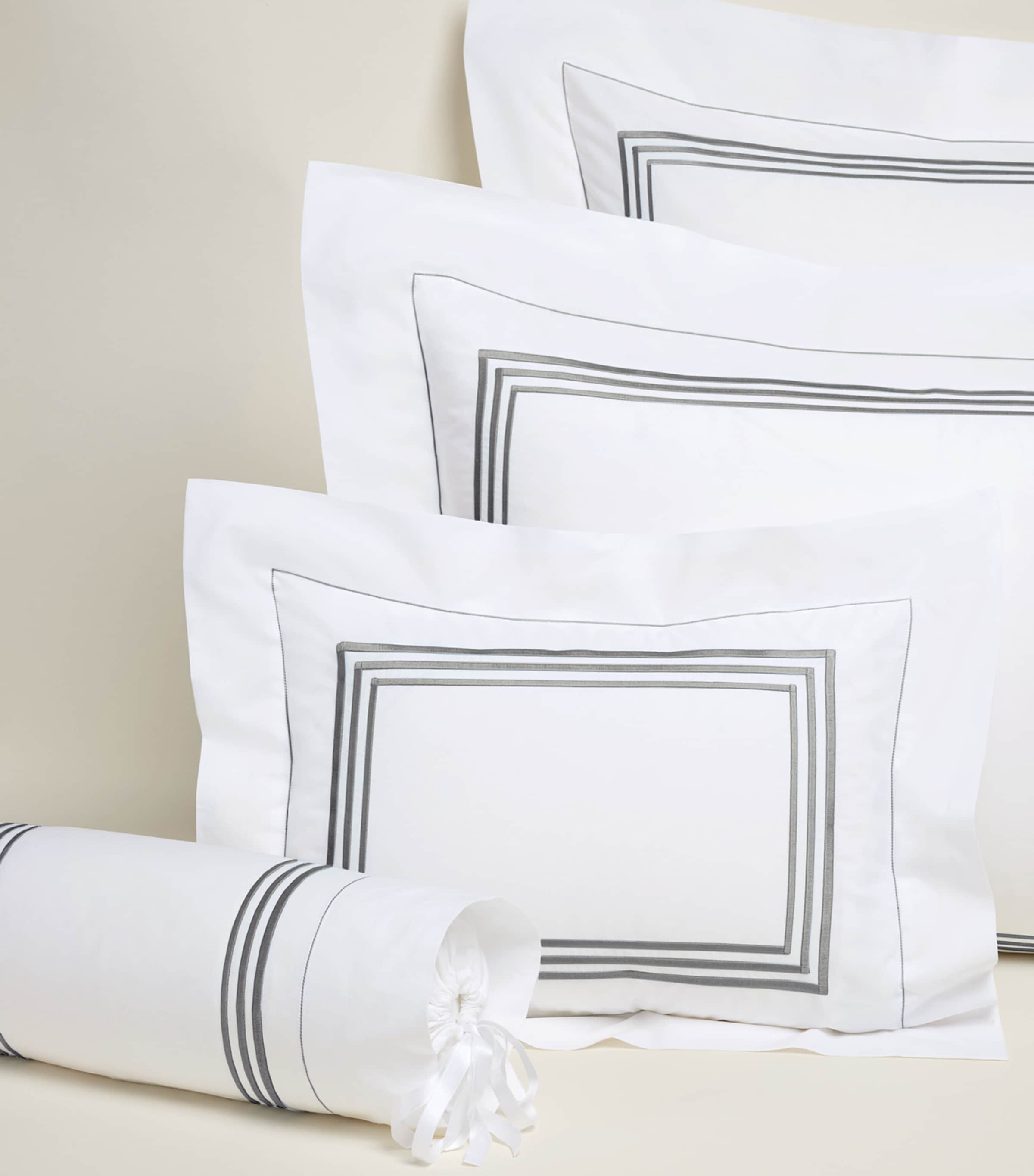 Pratesi Tre Righe Pillowcase (50cm x 75cm) Wht/charcoal Image 2