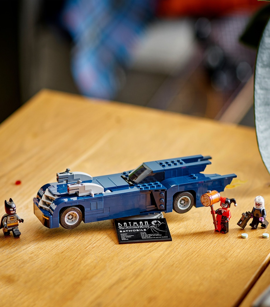 Lego Marvel Batman with the Batmobile vs. Harley Quinn & Mr. Freeze 76274 Image 6