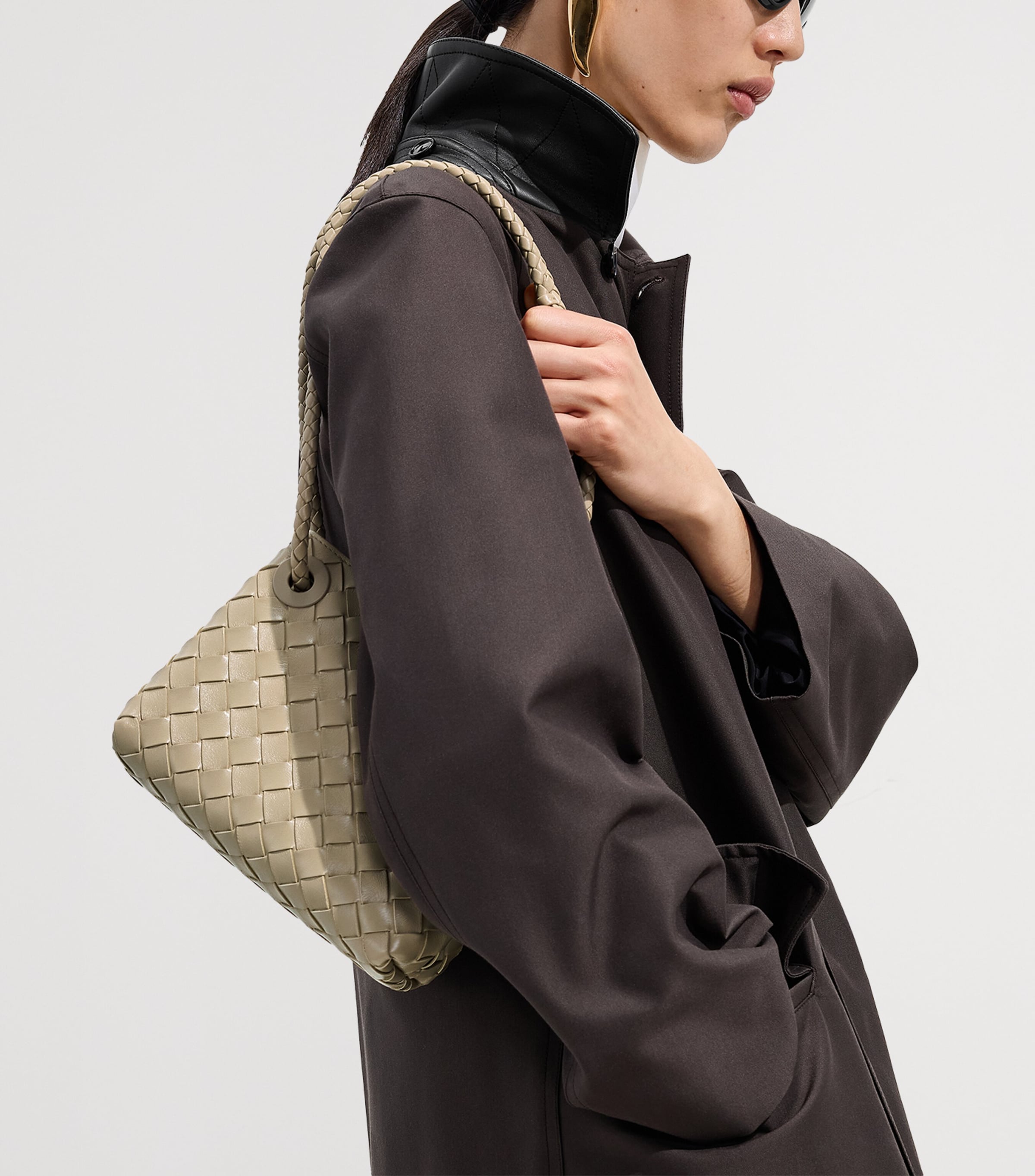 Bottega Veneta Womens Mini Leather Andiamo Top-Handle Bag Image 4