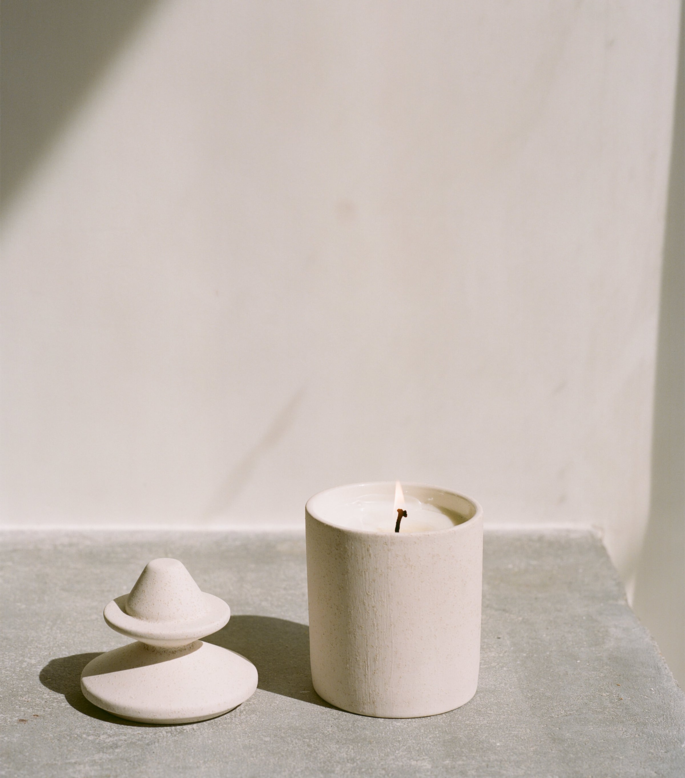 Olfactif Aries Waxed Wood Candle (240g) | Harrods DE