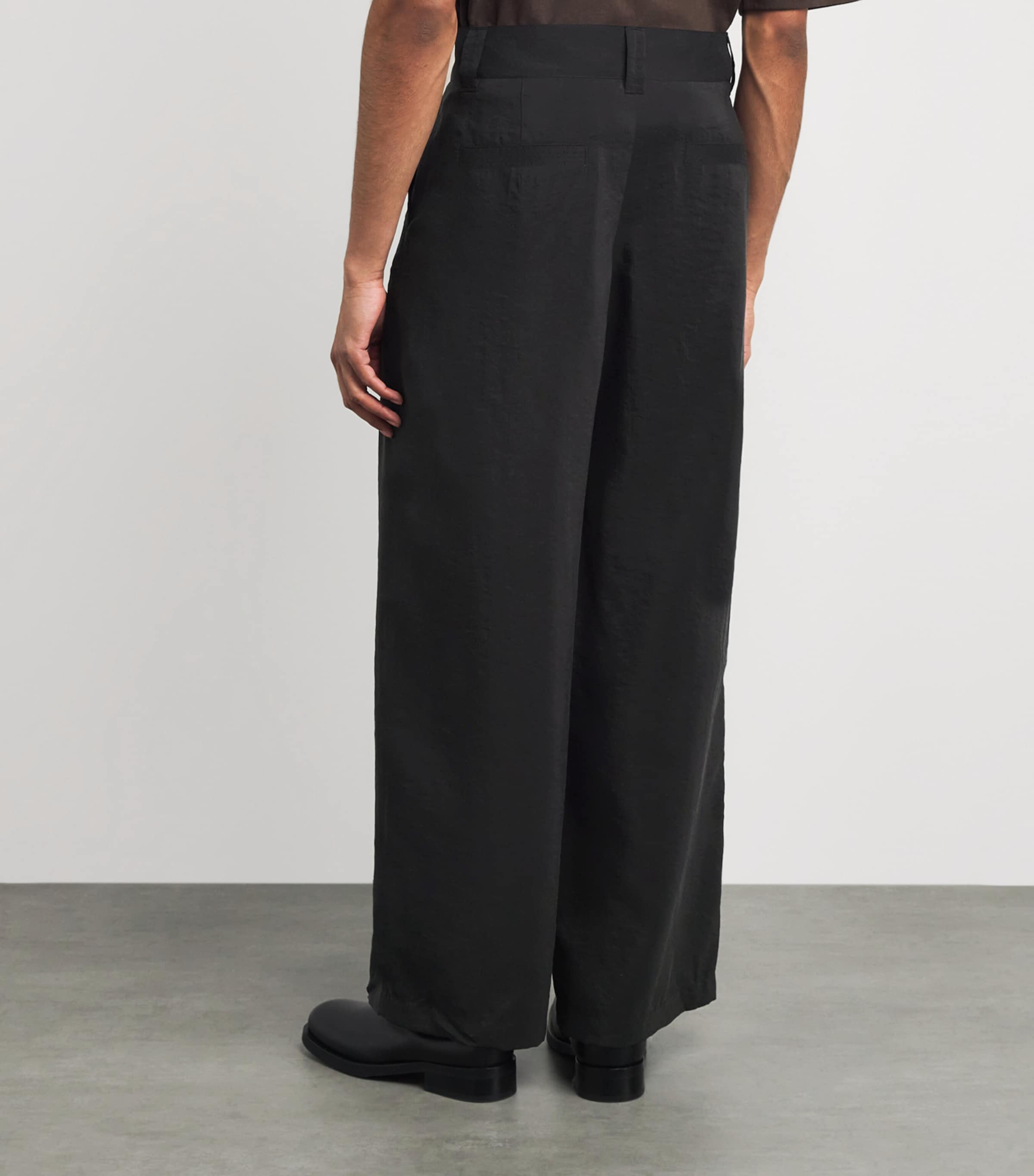 Lemaire Mens Silk-Blend Wide-Leg Trousers Black/ Image 5