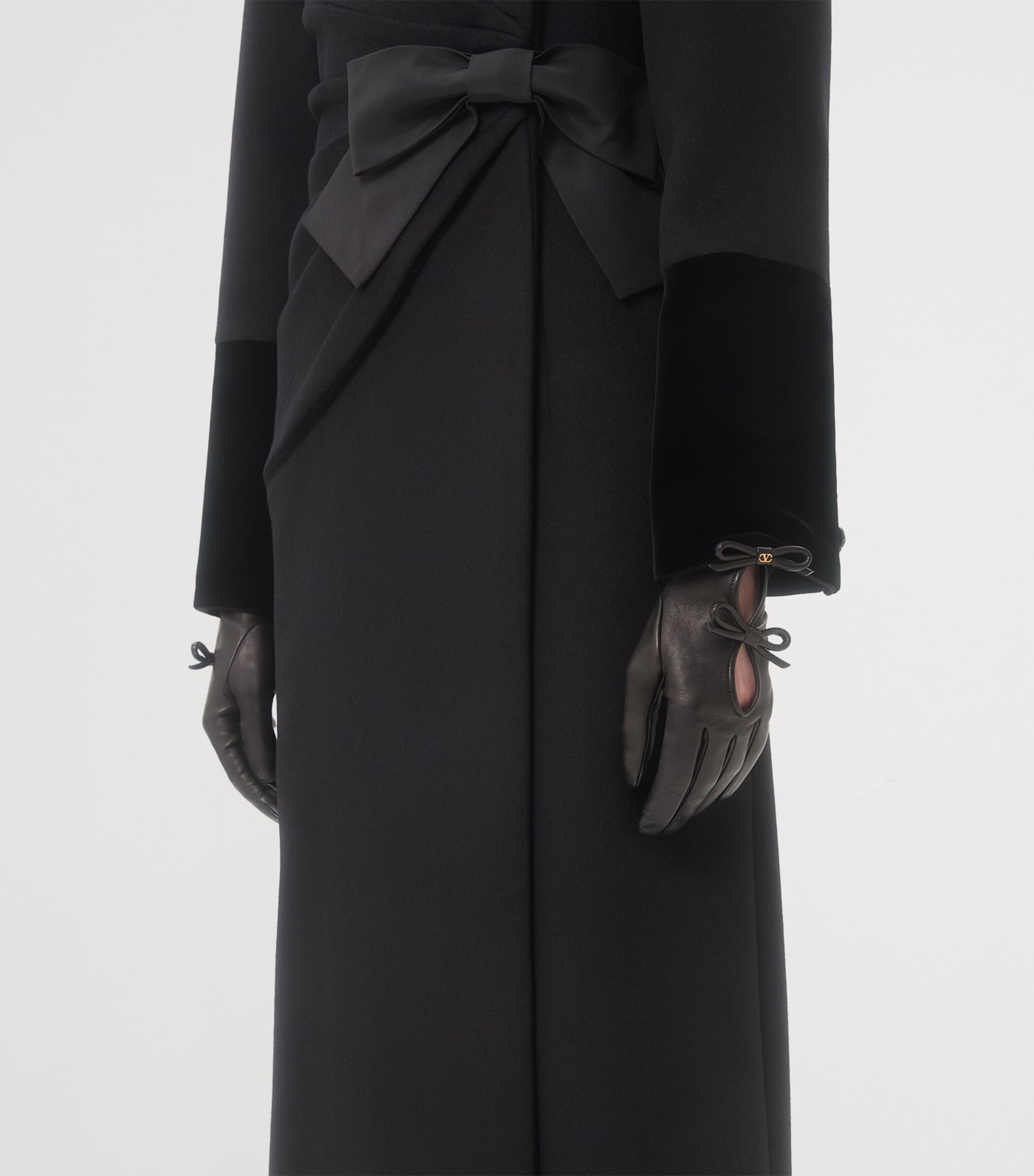 Valentino Garavani Leather VLogo Signature Gloves Image 3