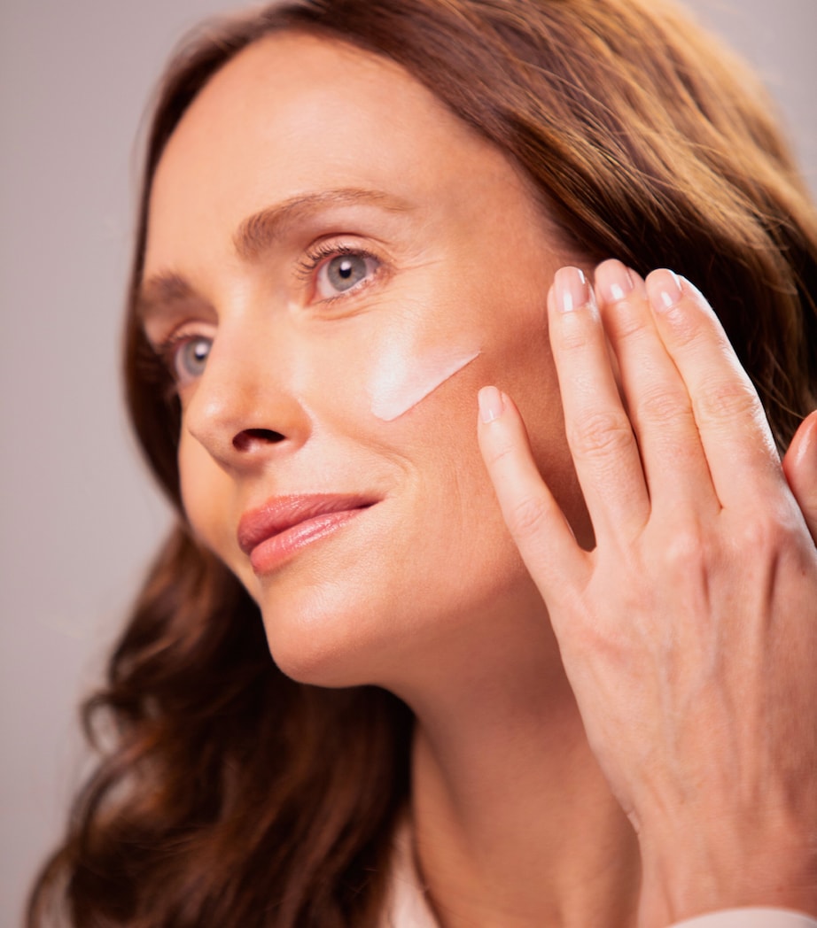 Sisleya L'Intégral Anti-Age Hand Care Anti-Ageing Concentrate (75ml) NO COLOUR Image 4