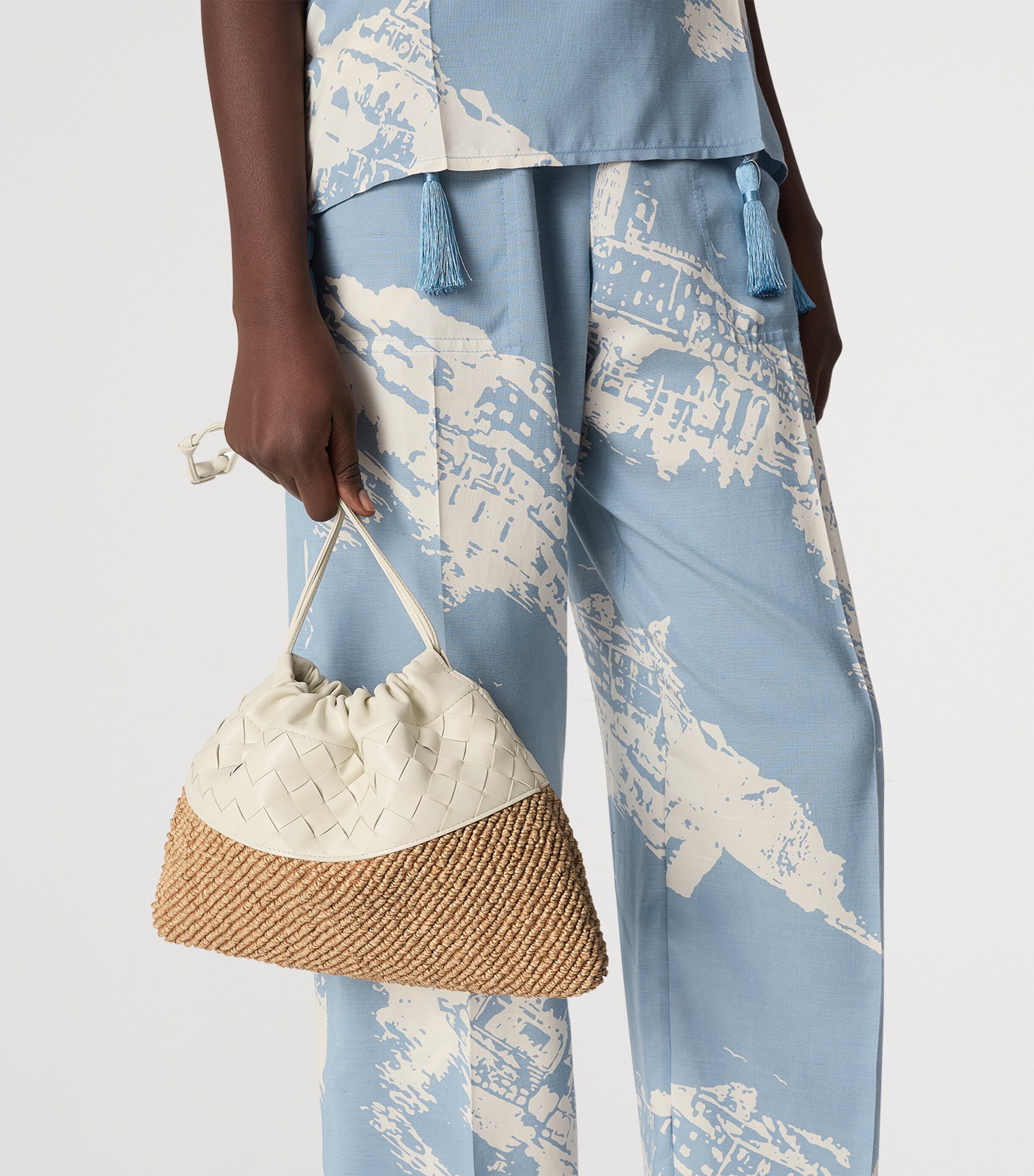Bottega Veneta Medium Leather and Raffia Dustbag Clutch Bag Image 5