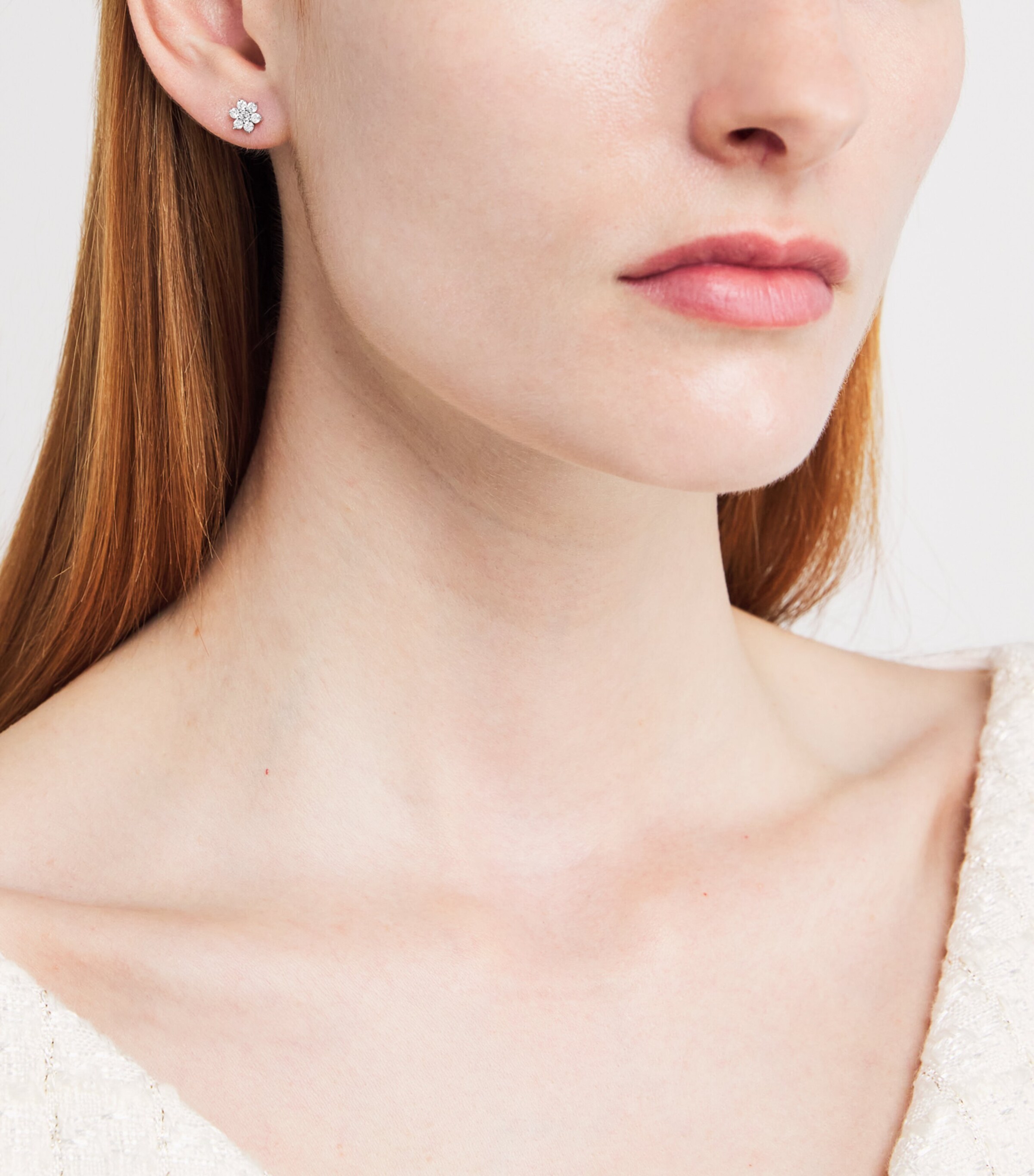 Persée White Gold and Diamond Flower Single Stud Earring White Gold Image 5