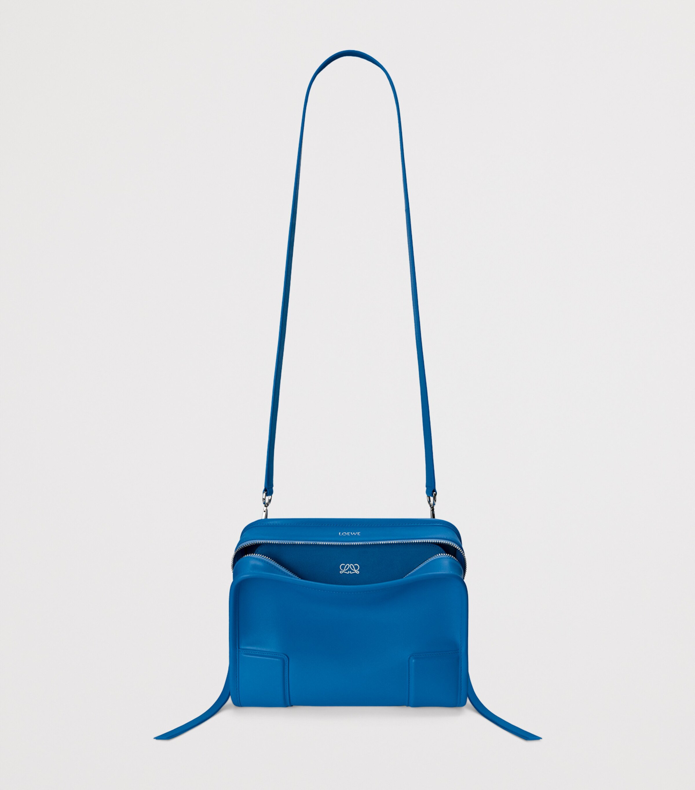 【最終値下げ中！】 LOEWE Sender Handbag Blue LOEWE Blue Large Leather Amazona 180 Top-Handle Bag | Harrods US