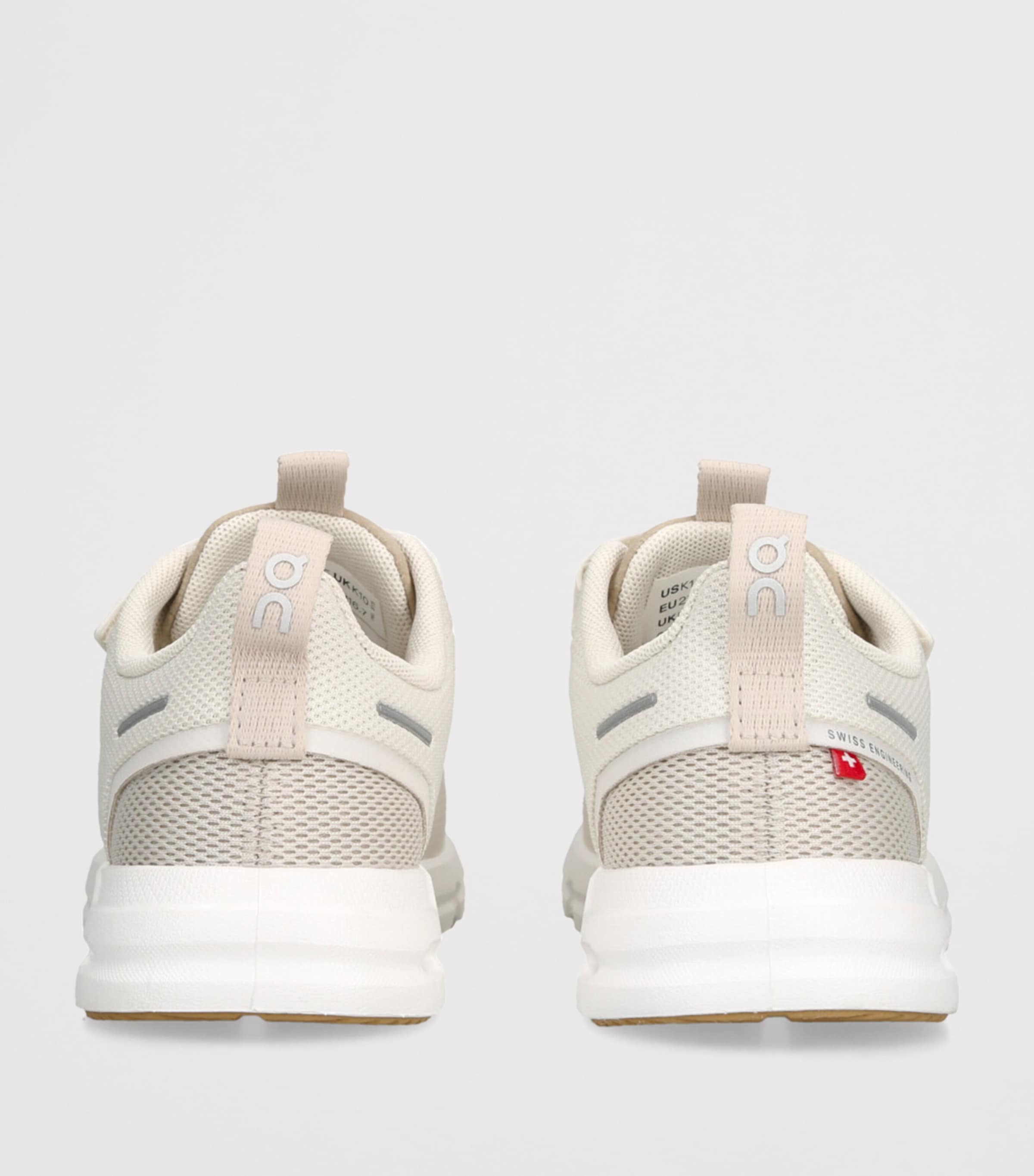 ON Running Cloud Play Trainers Grey/light Image 2