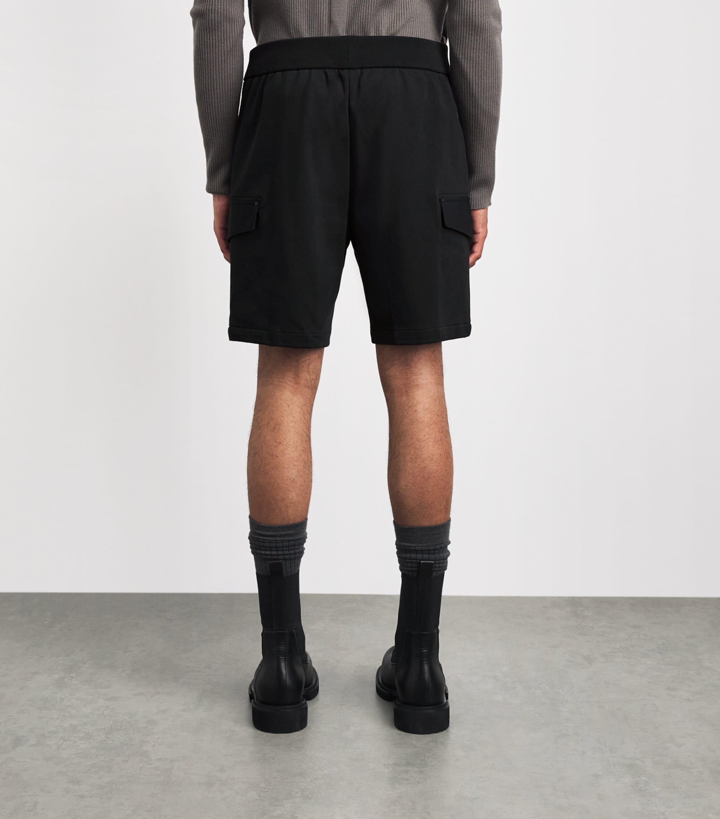 Moose Knuckles Mens Dalon Cargo Sweatshorts Black Image 5