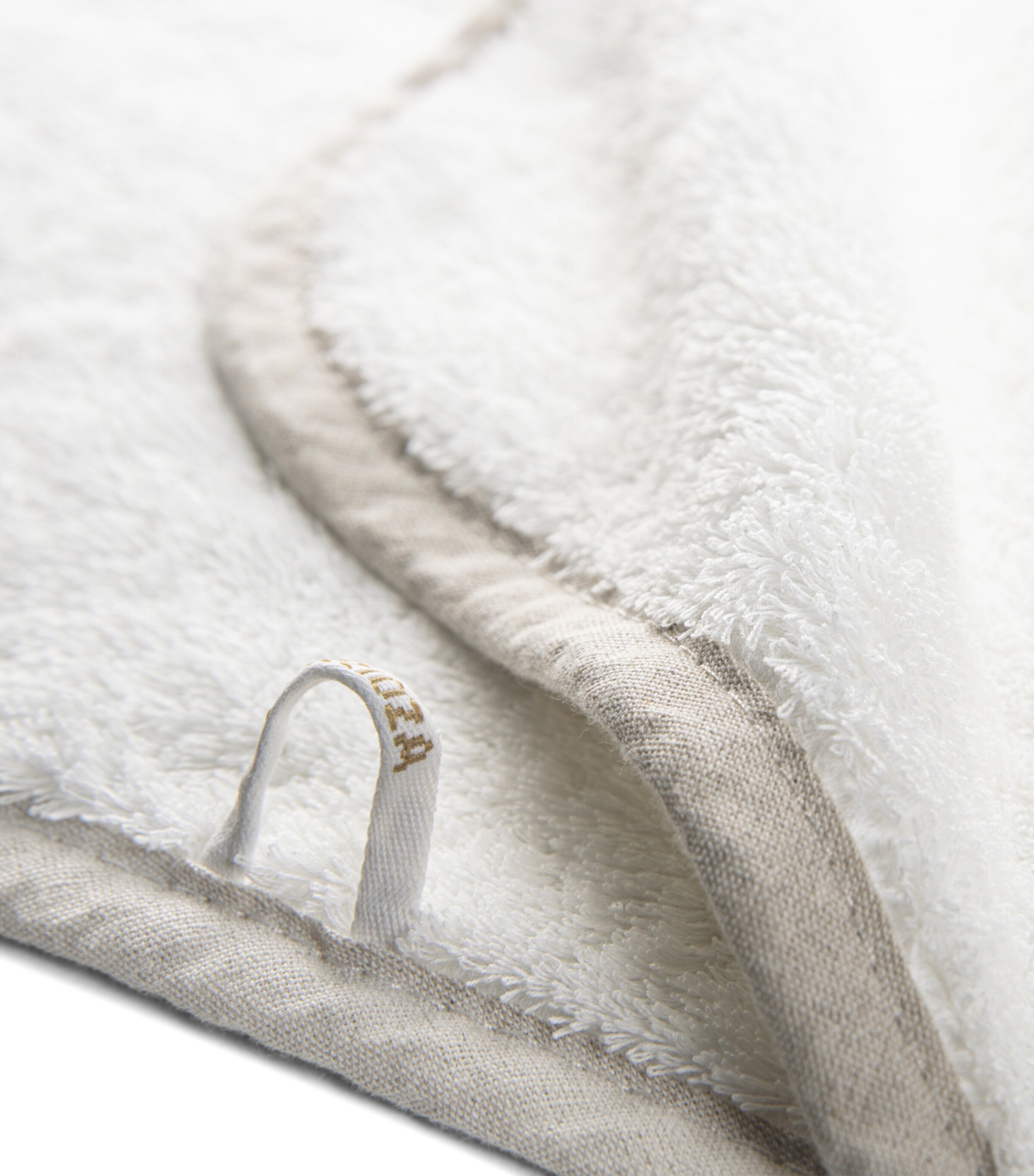 GRACCIOZA Egyptian Cotton Portobello Bath Sheet (90cm x 150cm) Snow/fog Image 5