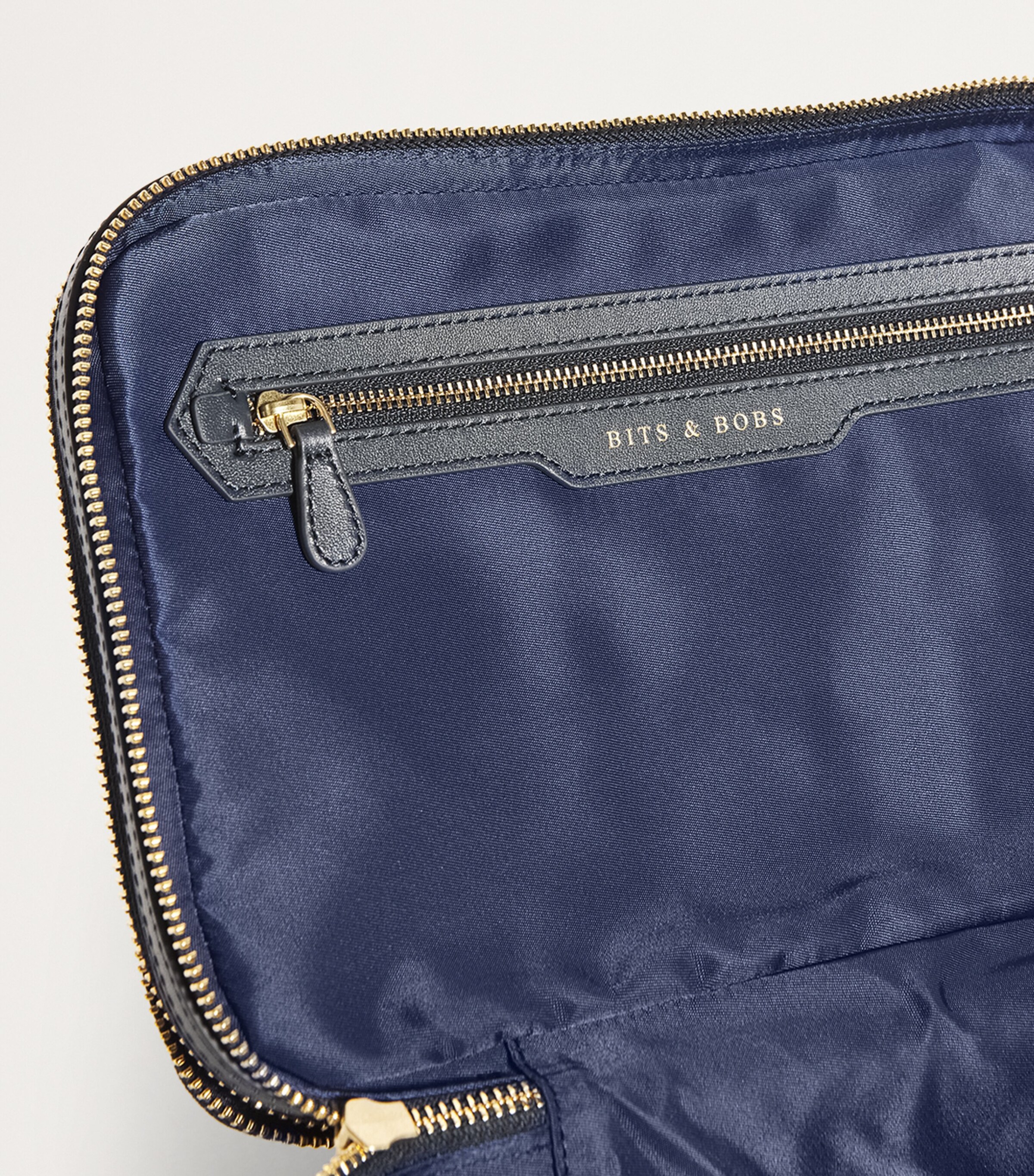 Jacquard Vanity Kit Travel Bag NEW MARINE Image 4