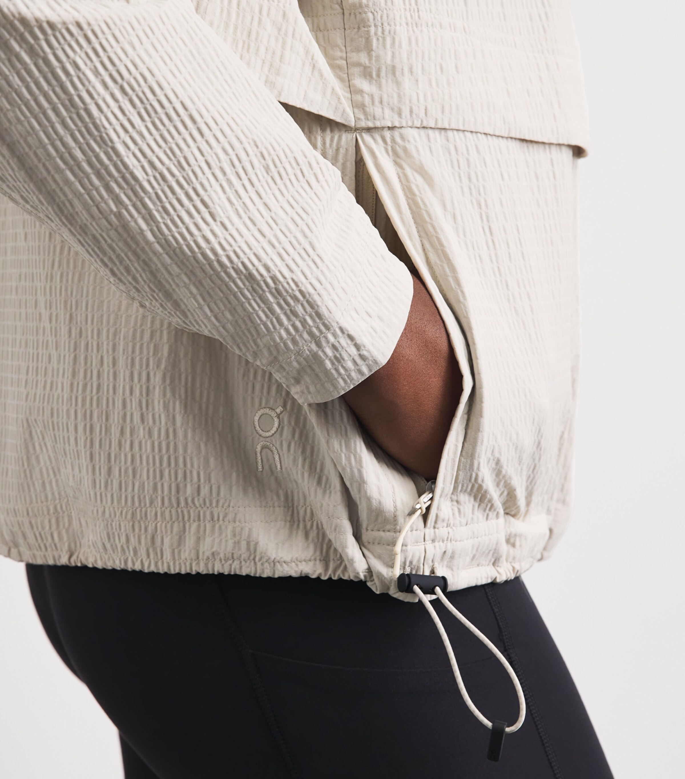 On Womens Courtside Eaze Jacket Beige Image 3