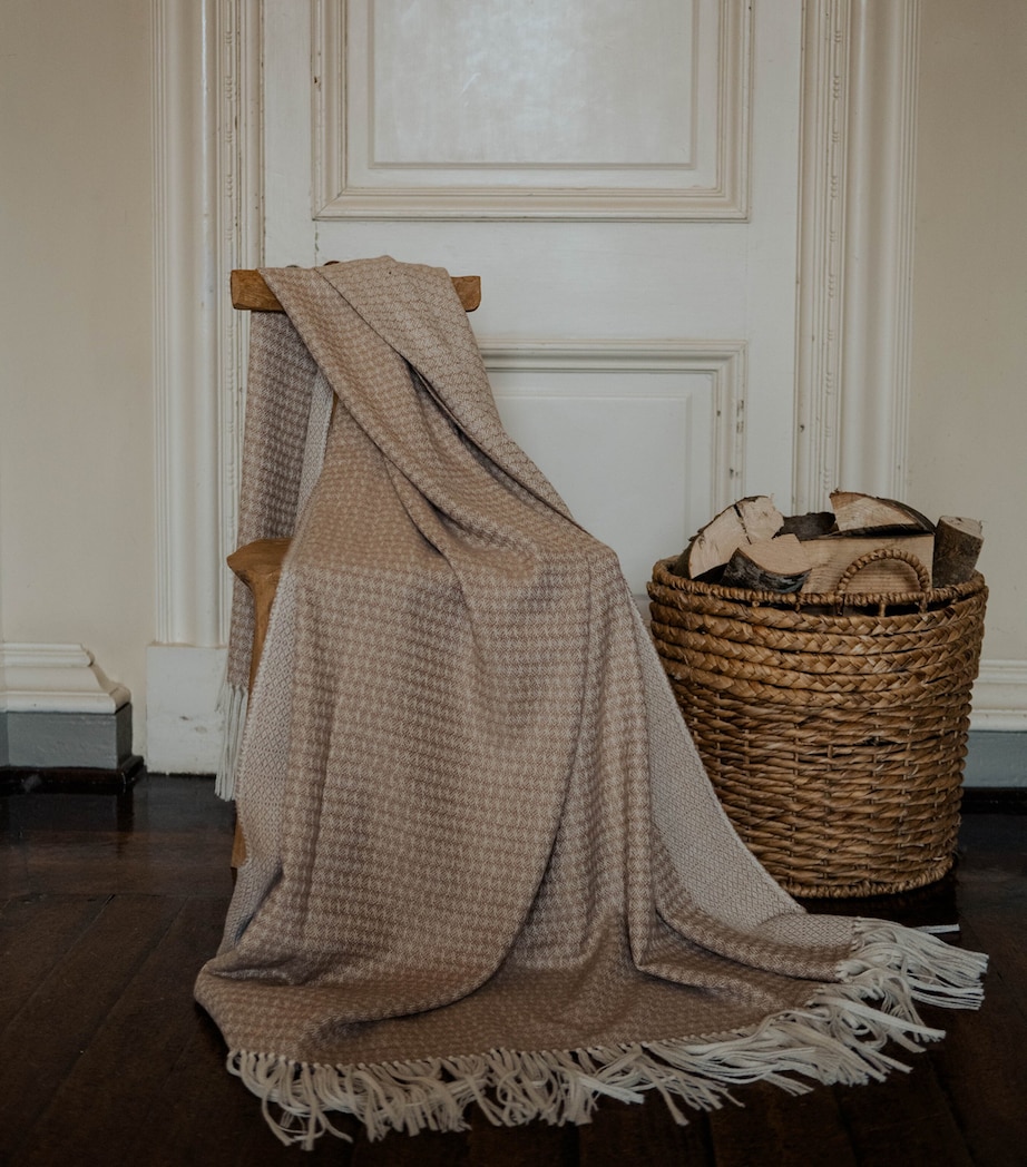 Araminta Campbell Alpaca-Blend Willow Throw (150cm x 230cm) Caramel Image 2