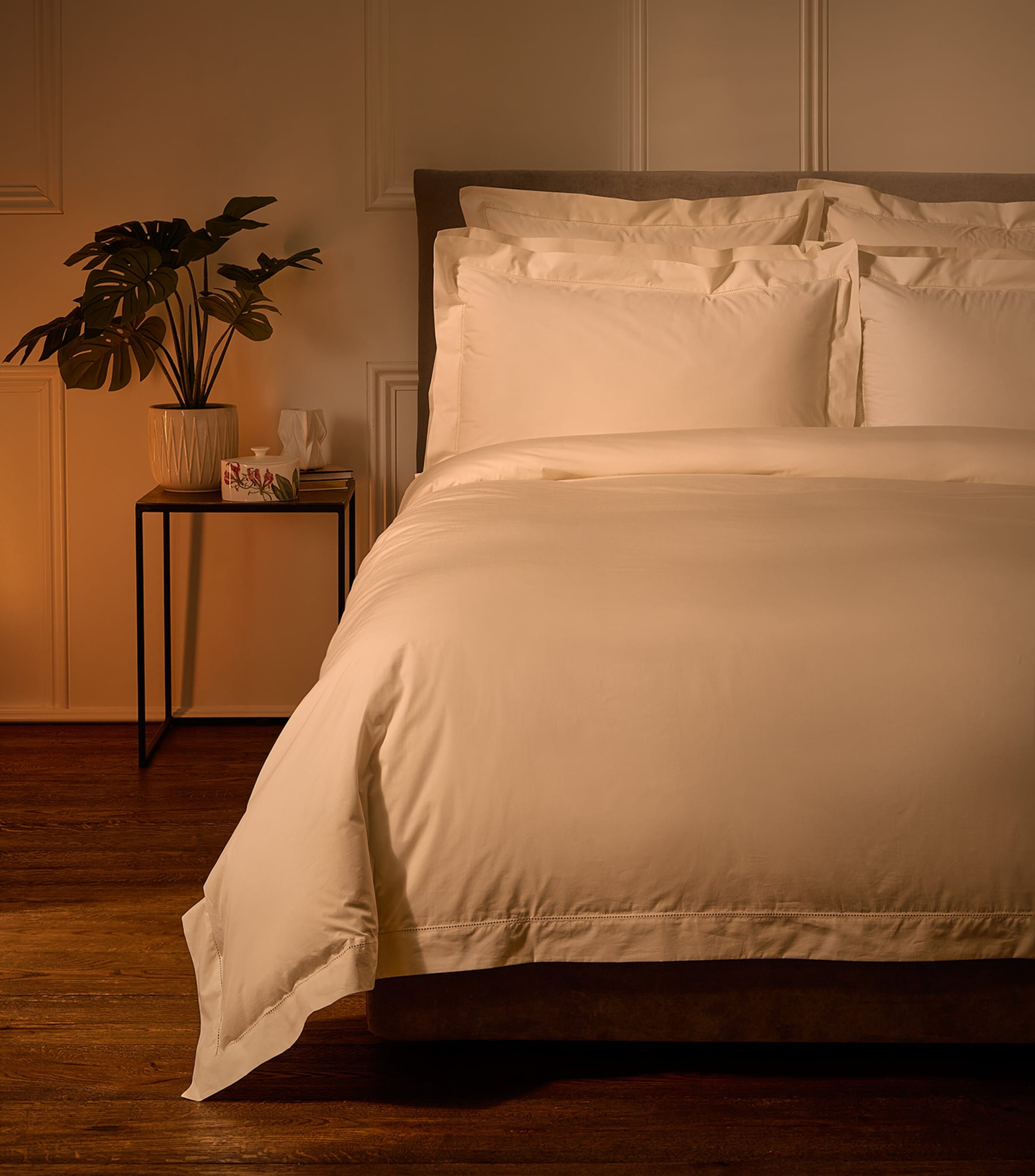 Harrods of London Cadogan Double Duvet Cover Set (200cm x 200cm) Ivory Image 2
