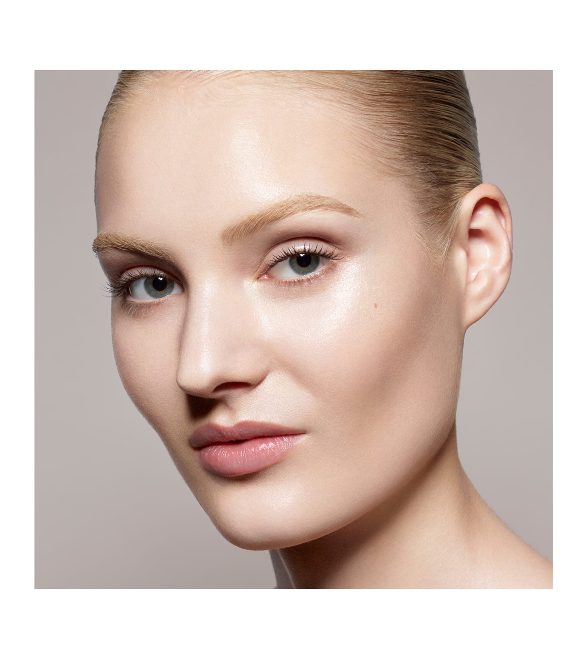 Skin Fetish: Sublime Perfection Foundation LIGHT 1 Image 3