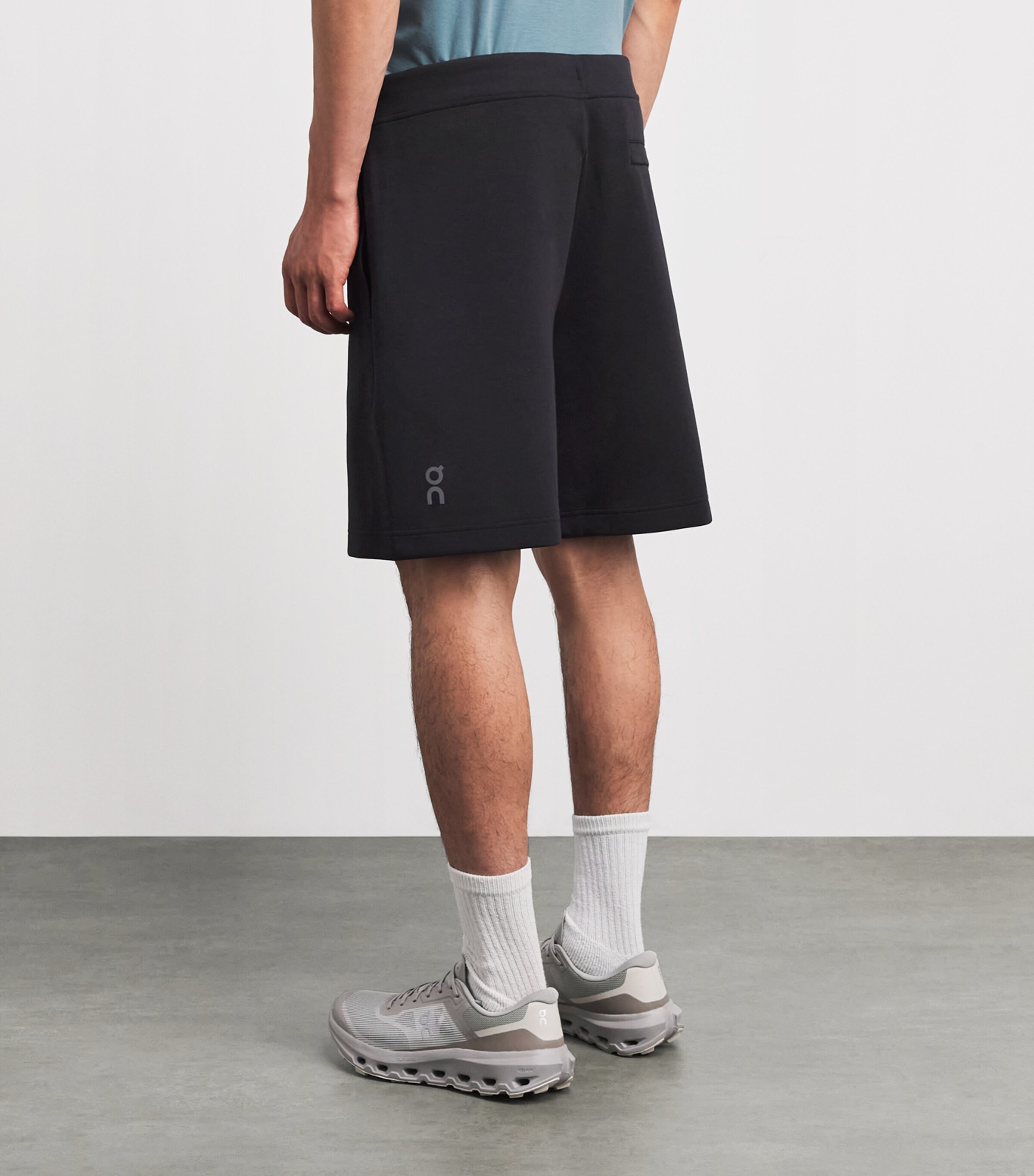 On Mens Focus Tech Shorts Black Image 5