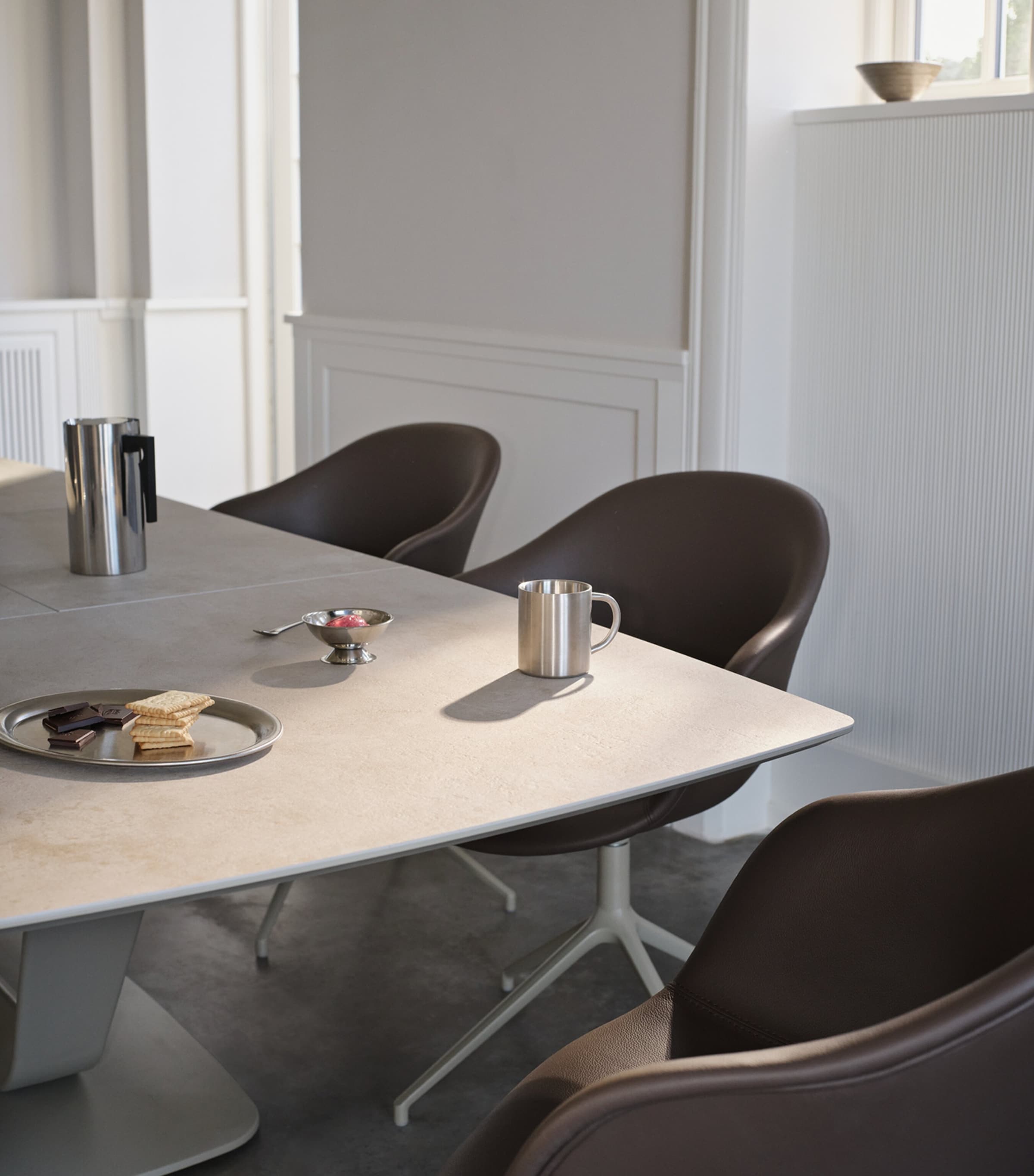 BoConcept Ceramic Alicante Extendable Dining Table Ash / Matt Ash Grey Image 3