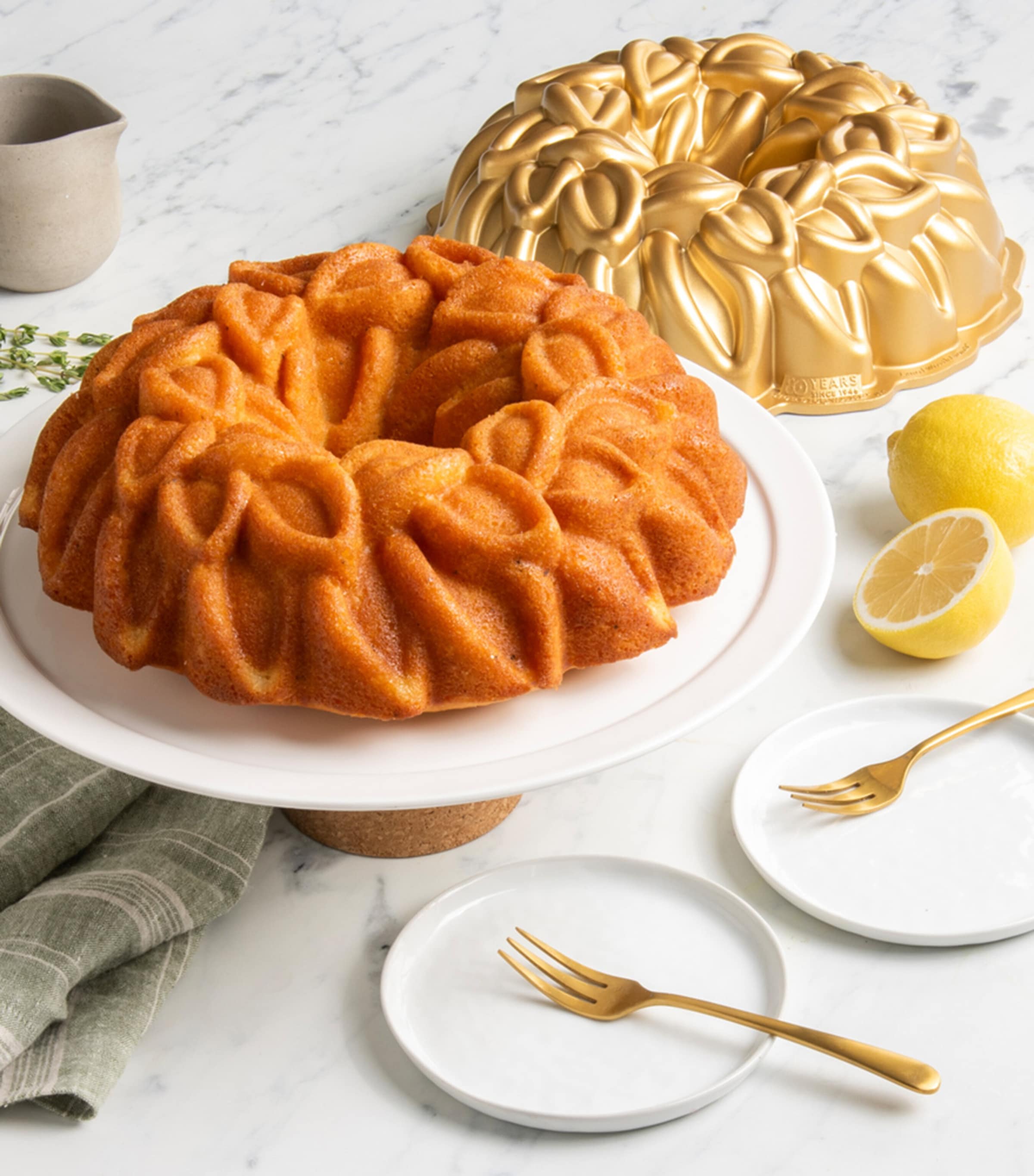 Nordic Ware Laurel Wreath Bundt Pan Gold Image 5