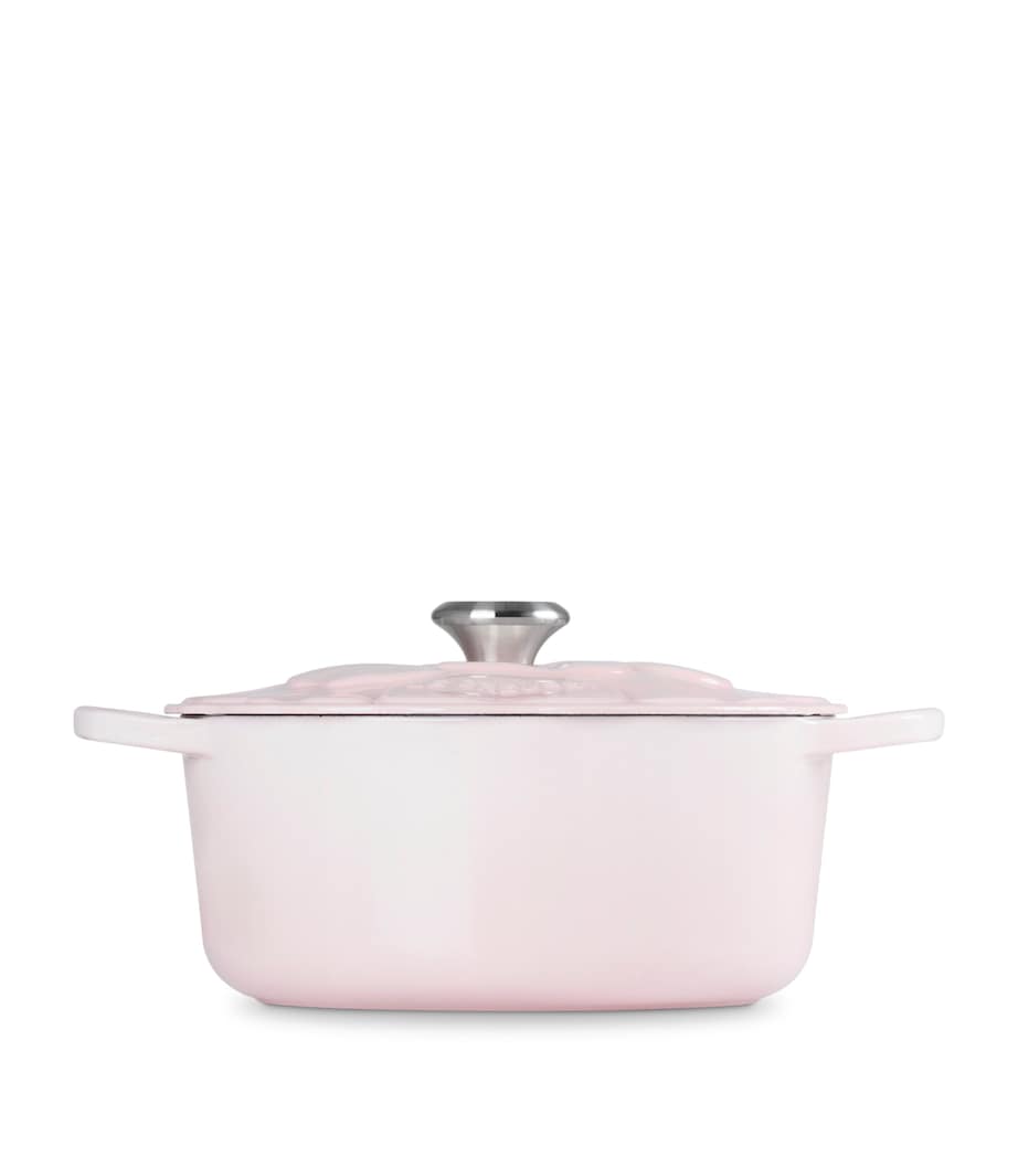 Le Creuset Cast Iron Round Petal Casserole Dish (26cm) Shell Pink Image 3