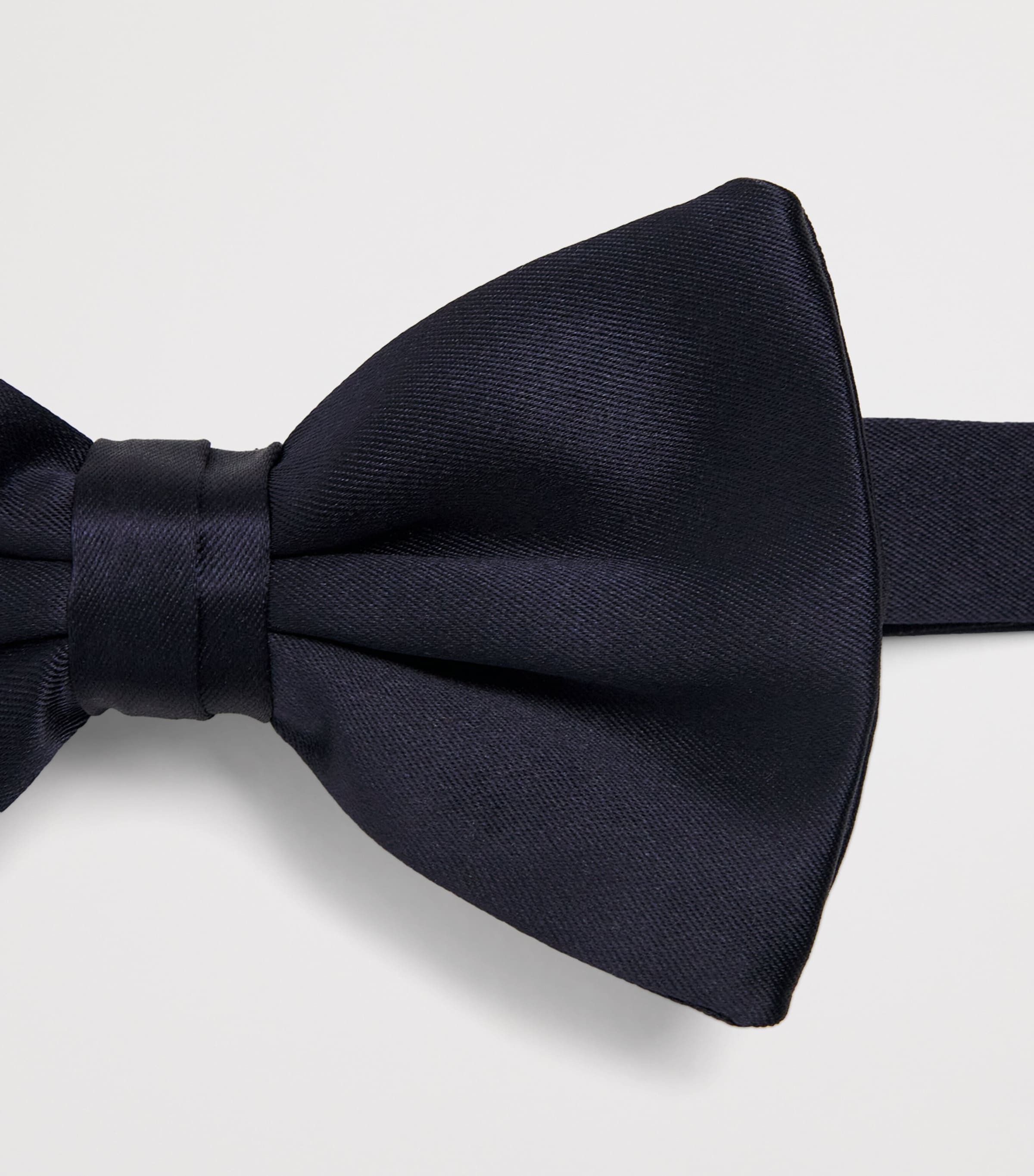 Large Silk Pre-Tied Bowtie 00036 Image 4