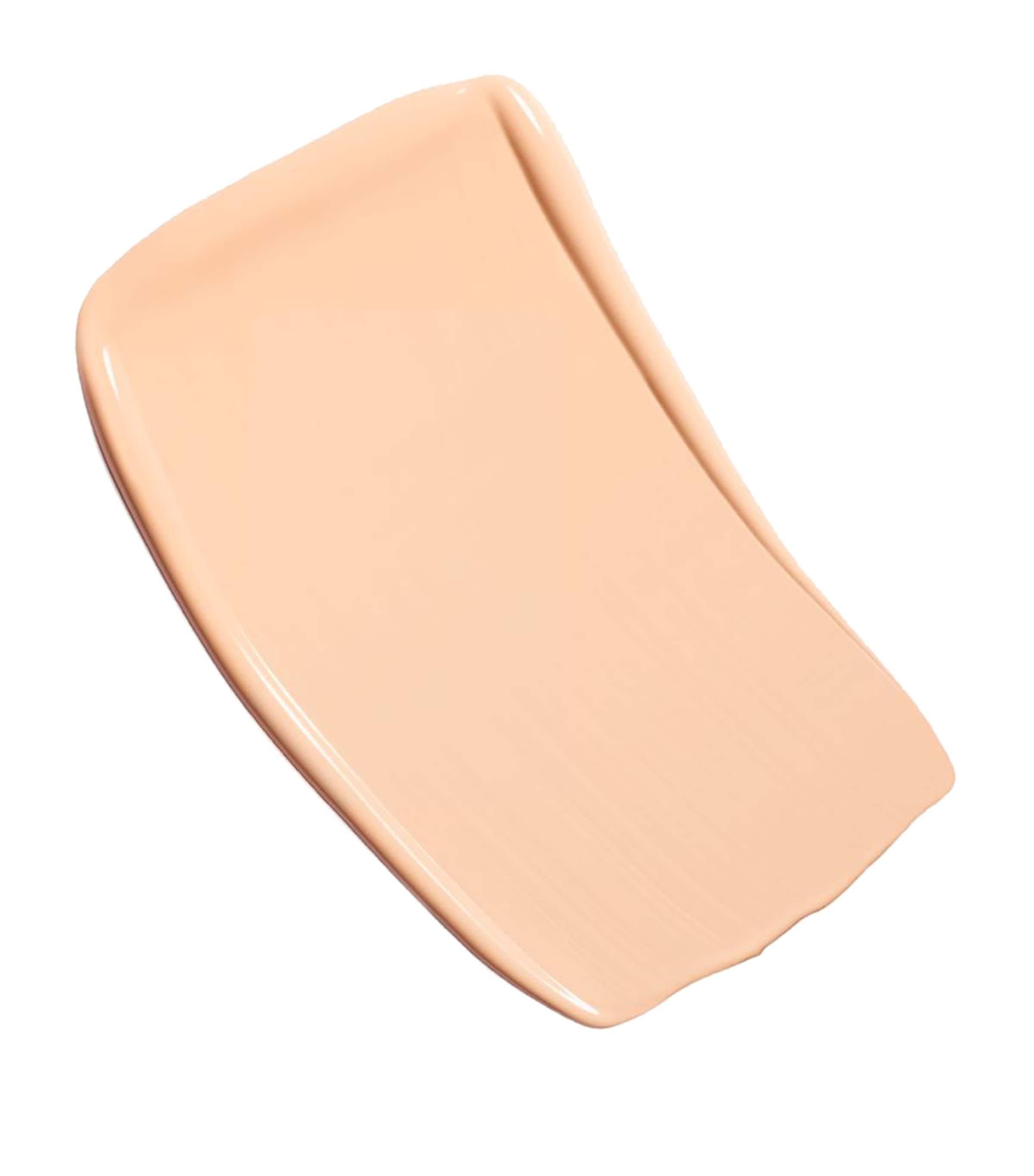CHANEL N°1 DE CHANEL Revitalizing Foundation Nude Image 2