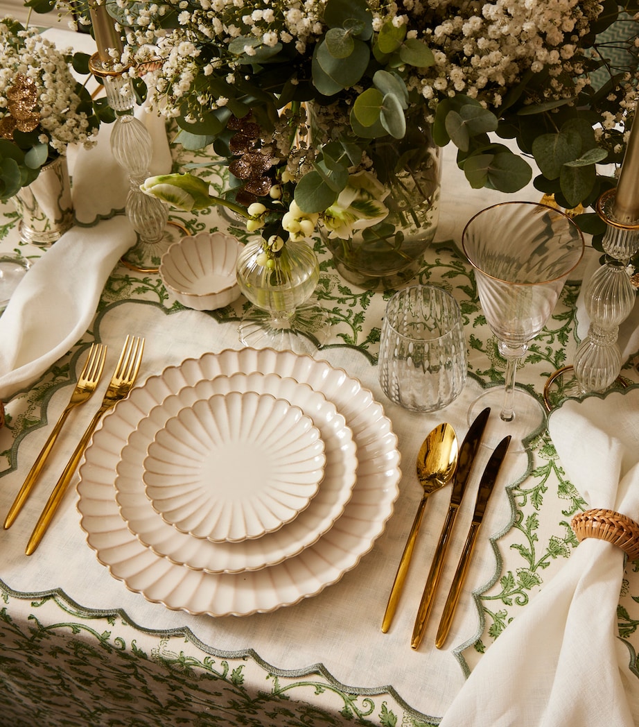 Set of 4 Shell Dinner Plates (26cm) CREAM Image 2