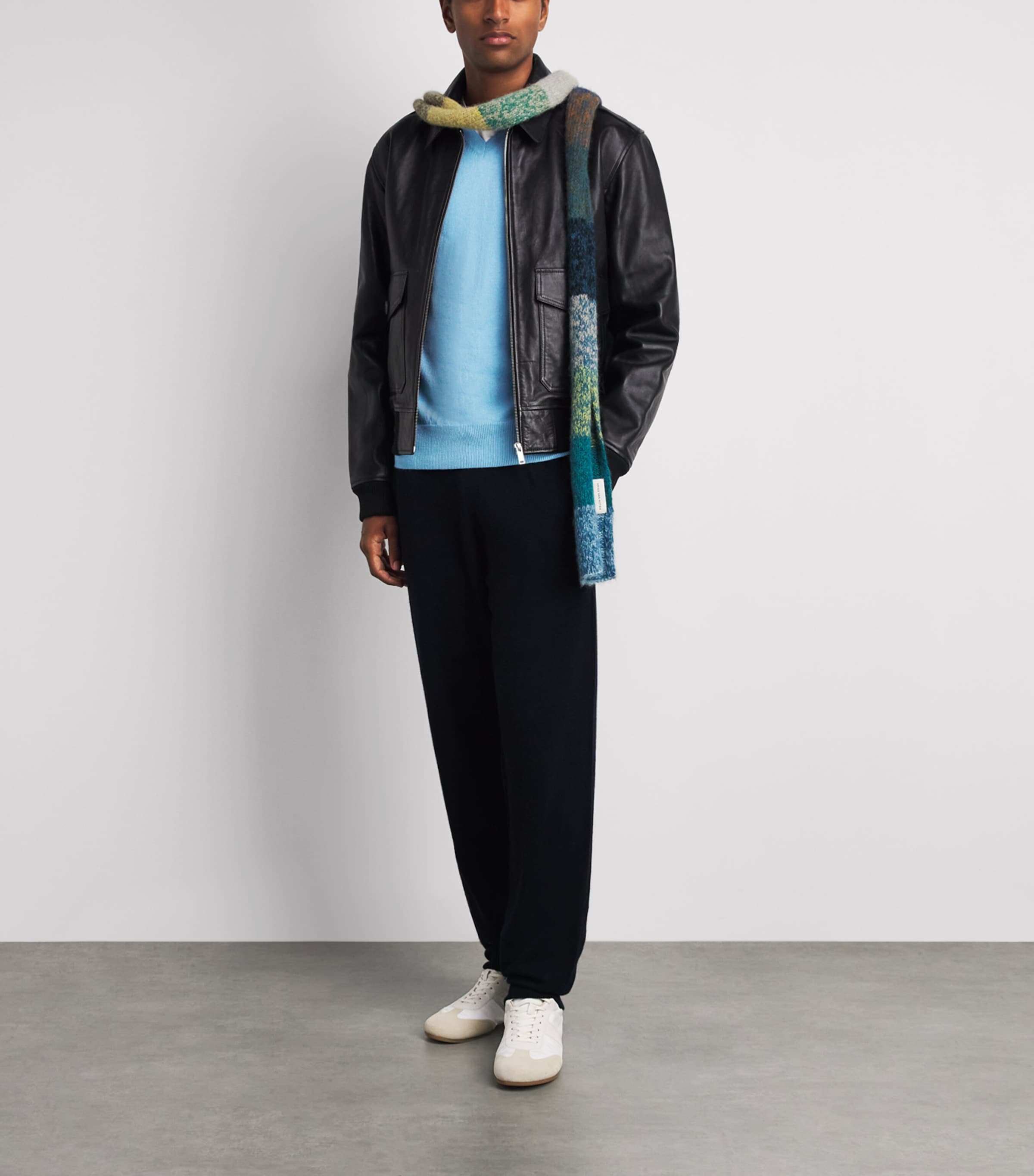 Allude Mens Cashmere V-Neck Sweater Image 2