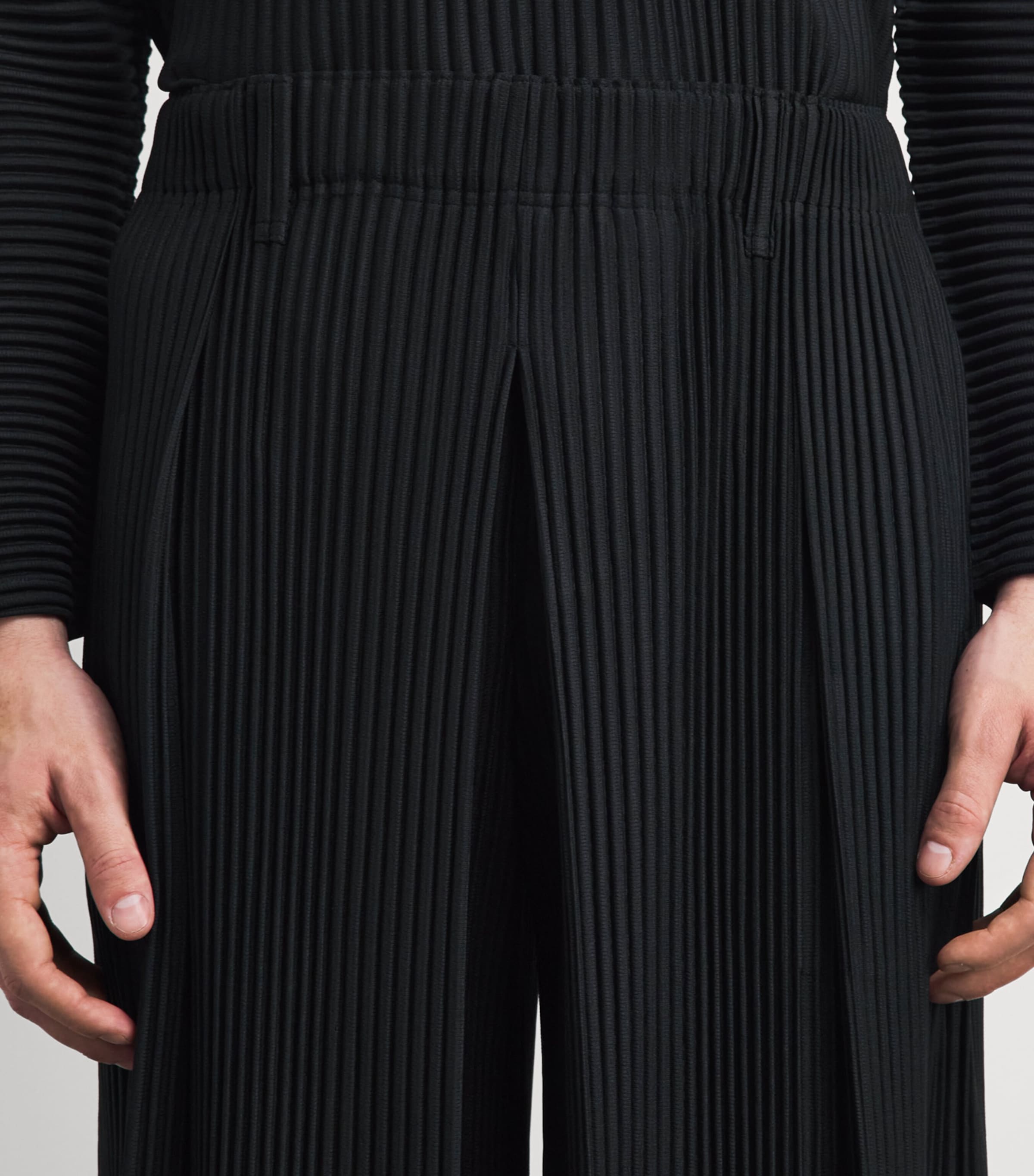 Homme Plissé Issey Miyake Mens Tailored Pleats Shorts Black Image 3