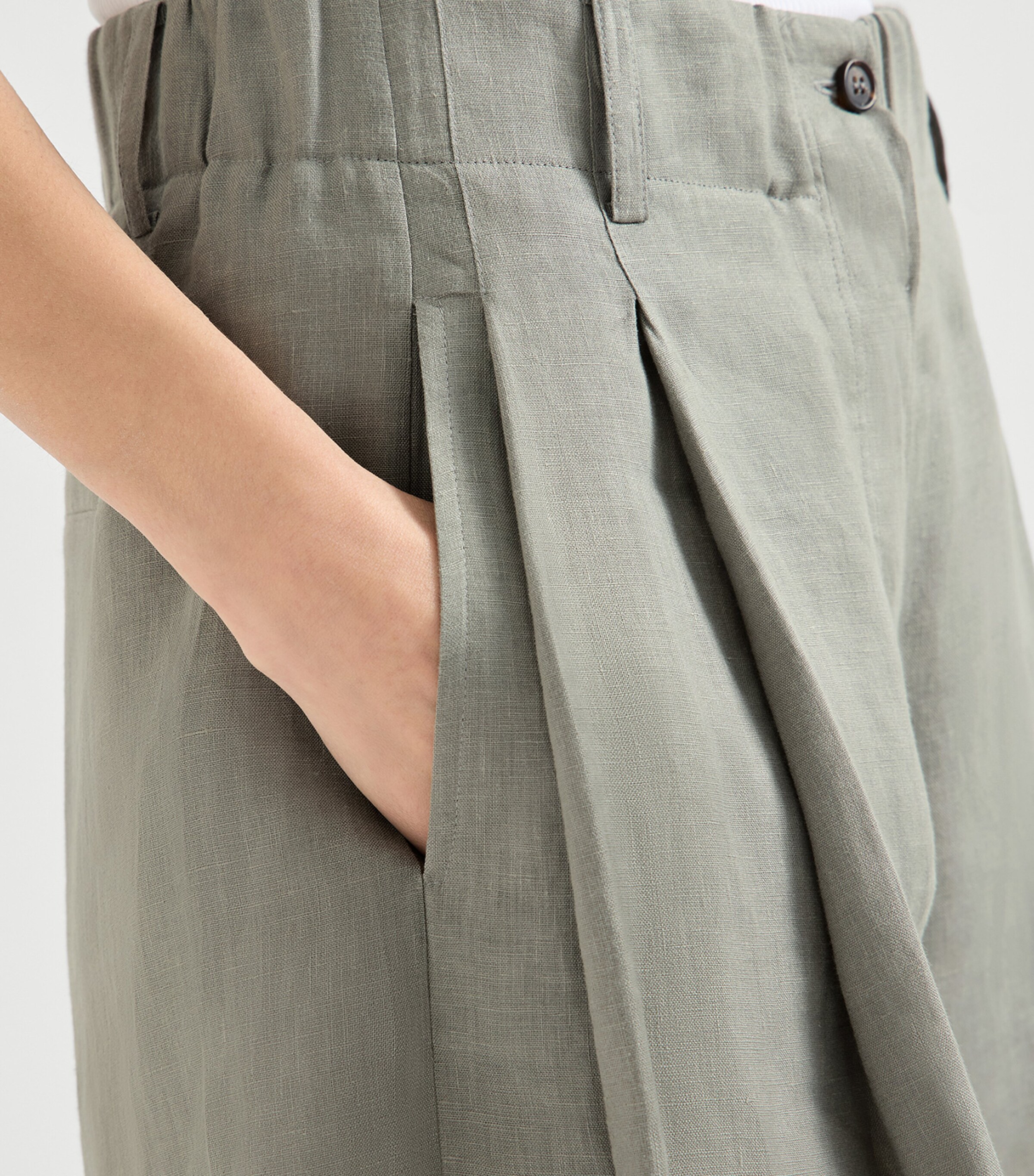 Brunello Cucinelli Womens Linen Pleated Shorts Image 6