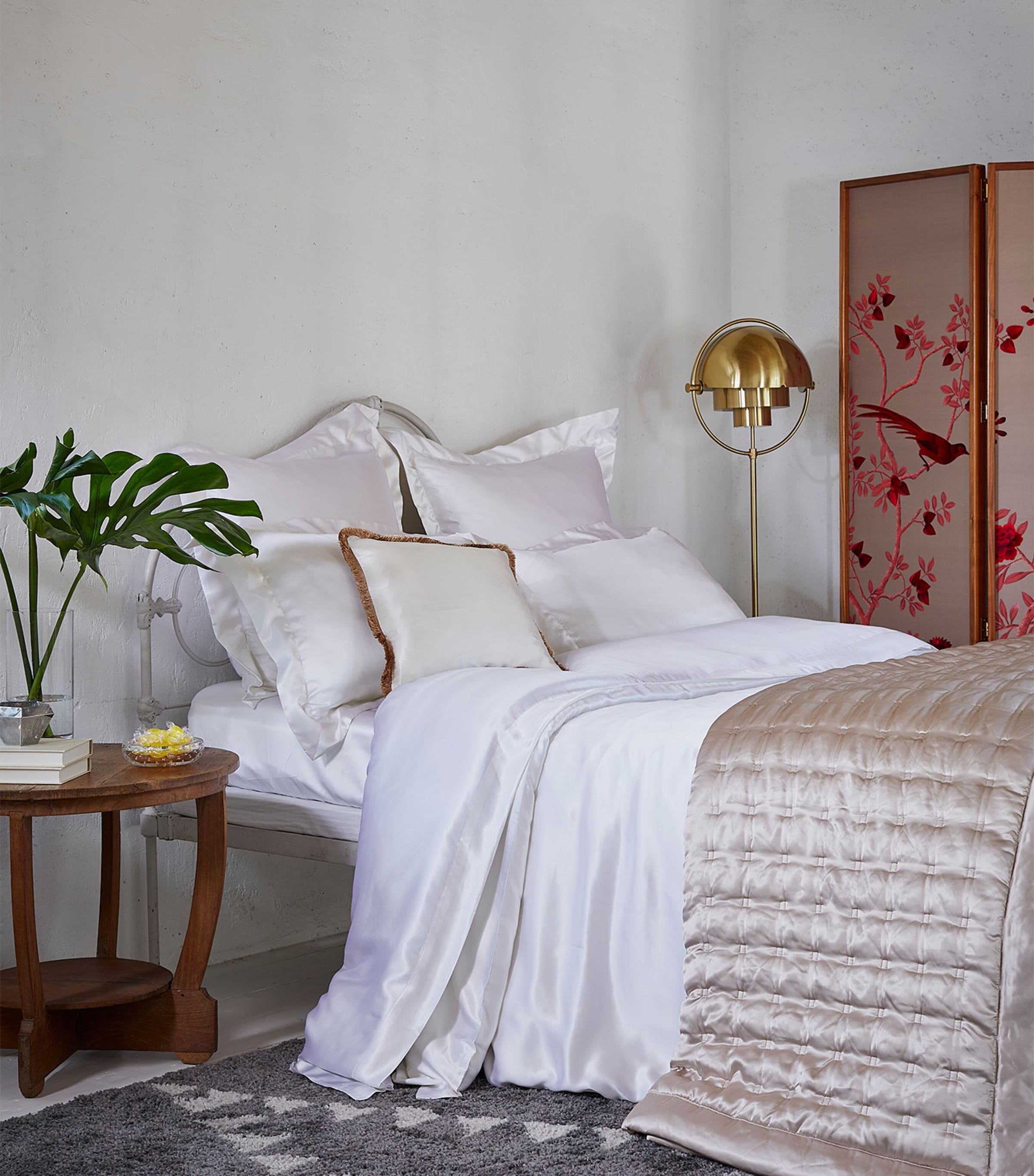 Silk Super King Flat Sheet (280cm x 310cm) WHITE Image 2