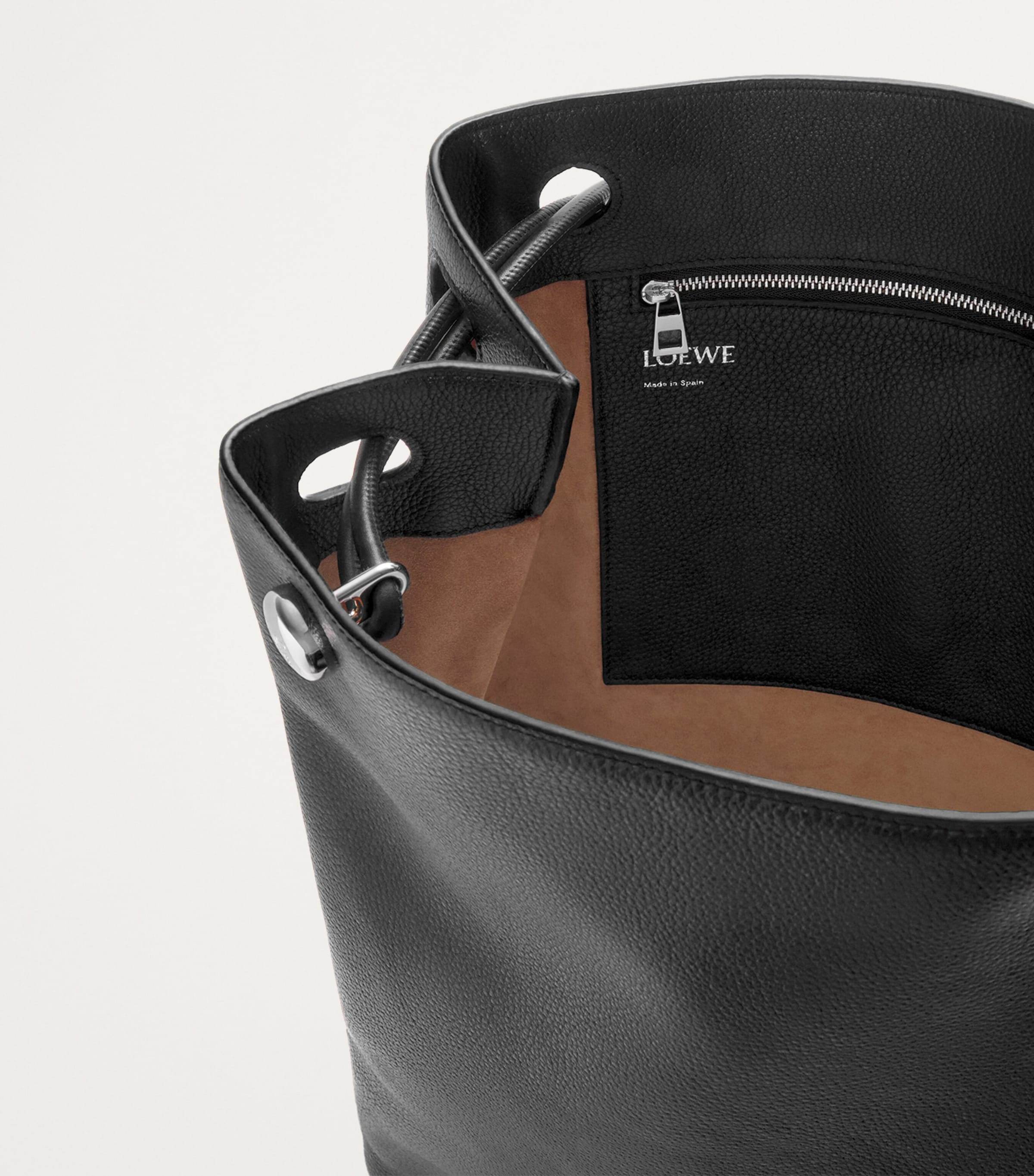【LOEWE】Pebble leather shoulder bag レザー ショルダーバッグ LOEWE Leather Pebble Shoulder Bag | Harrods US