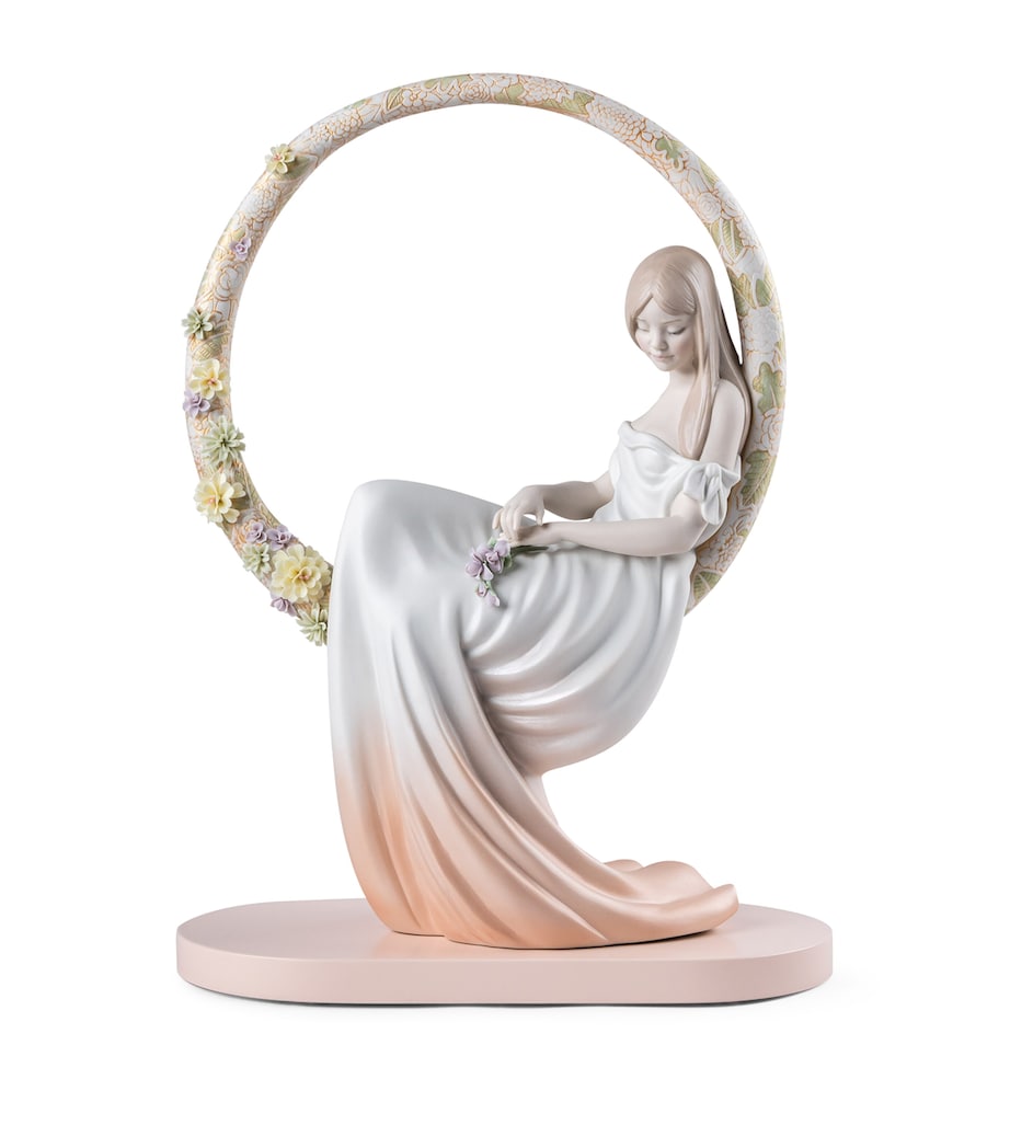 Lladró In her Thoughts Sculpture Image 1