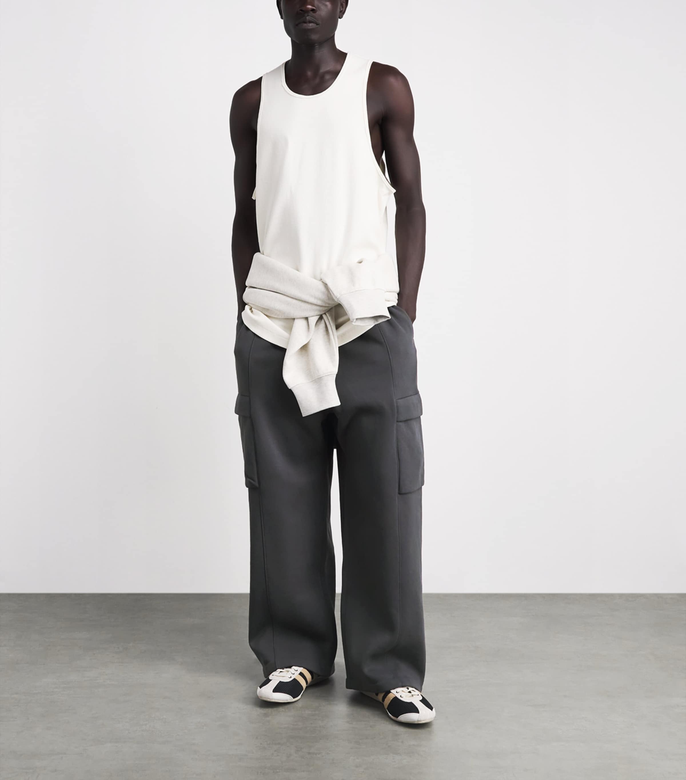 FEAR OF GOD ESSENTIALS Mens Cargo Field Sweatpants Iron Grey Image 2