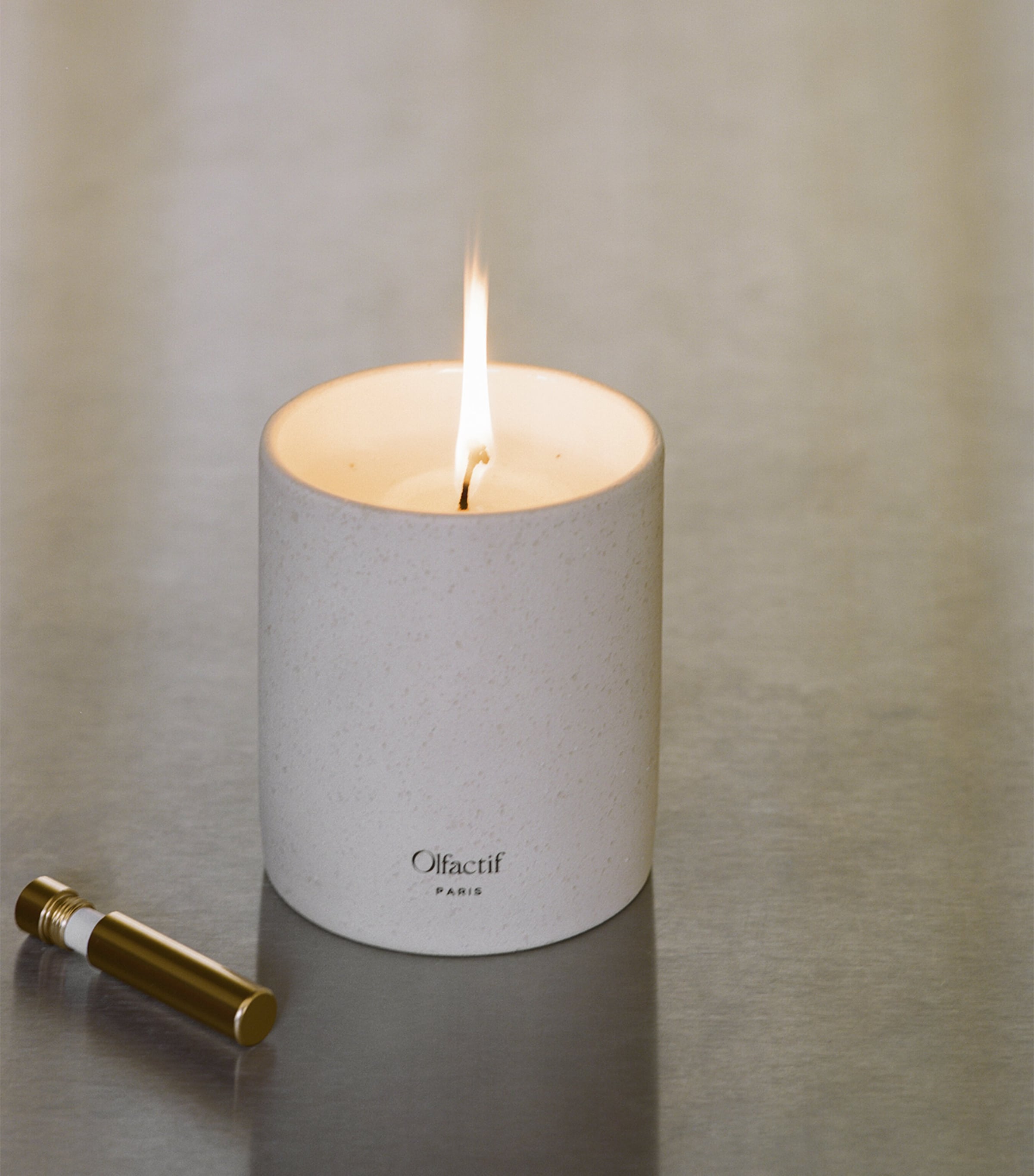 Olfactif Aries Waxed Wood Candle (240g) | Harrods DE