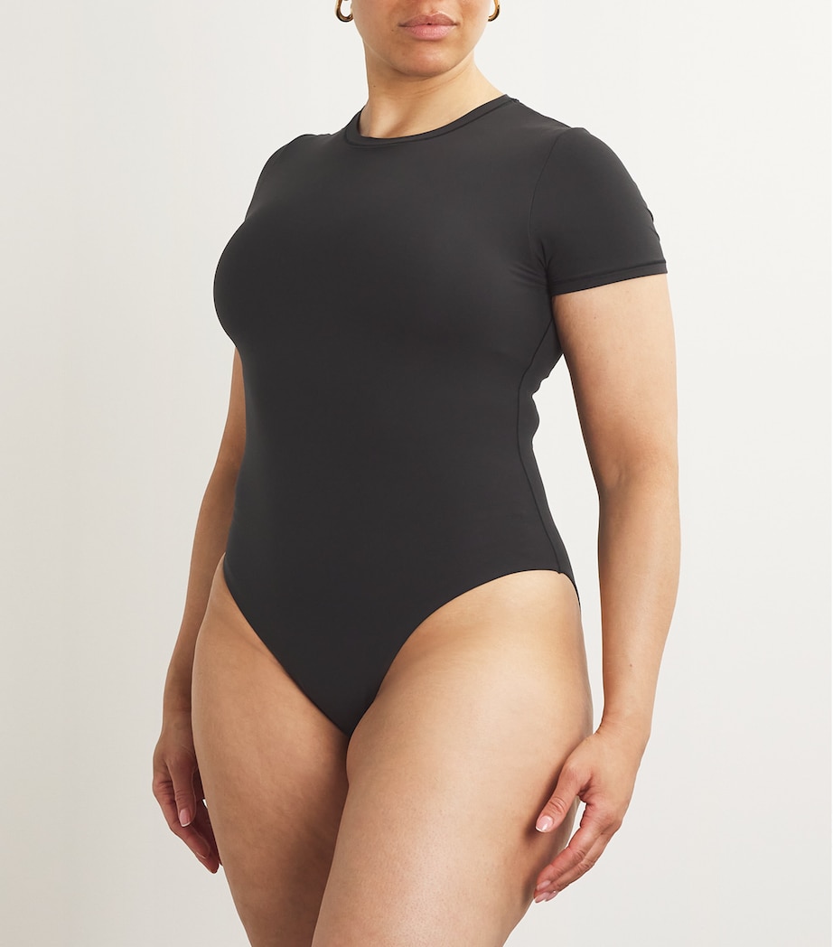 Fits Everybody T-Shirt Bodysuit ONYX Image 4