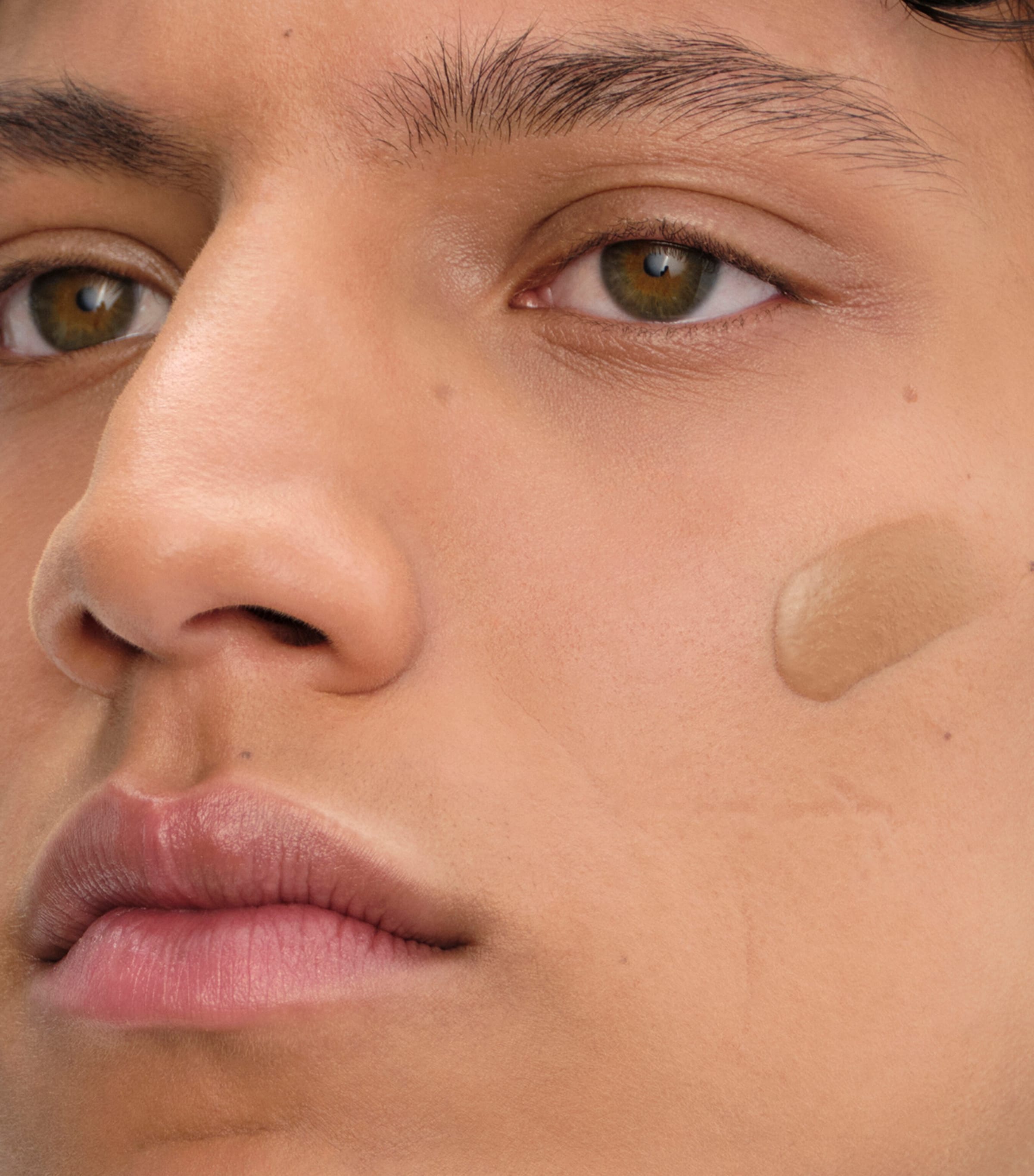 Reveal Skin Optimising Foundation - Refill MC60 Image 3